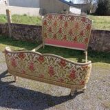 L VI upholstered bed