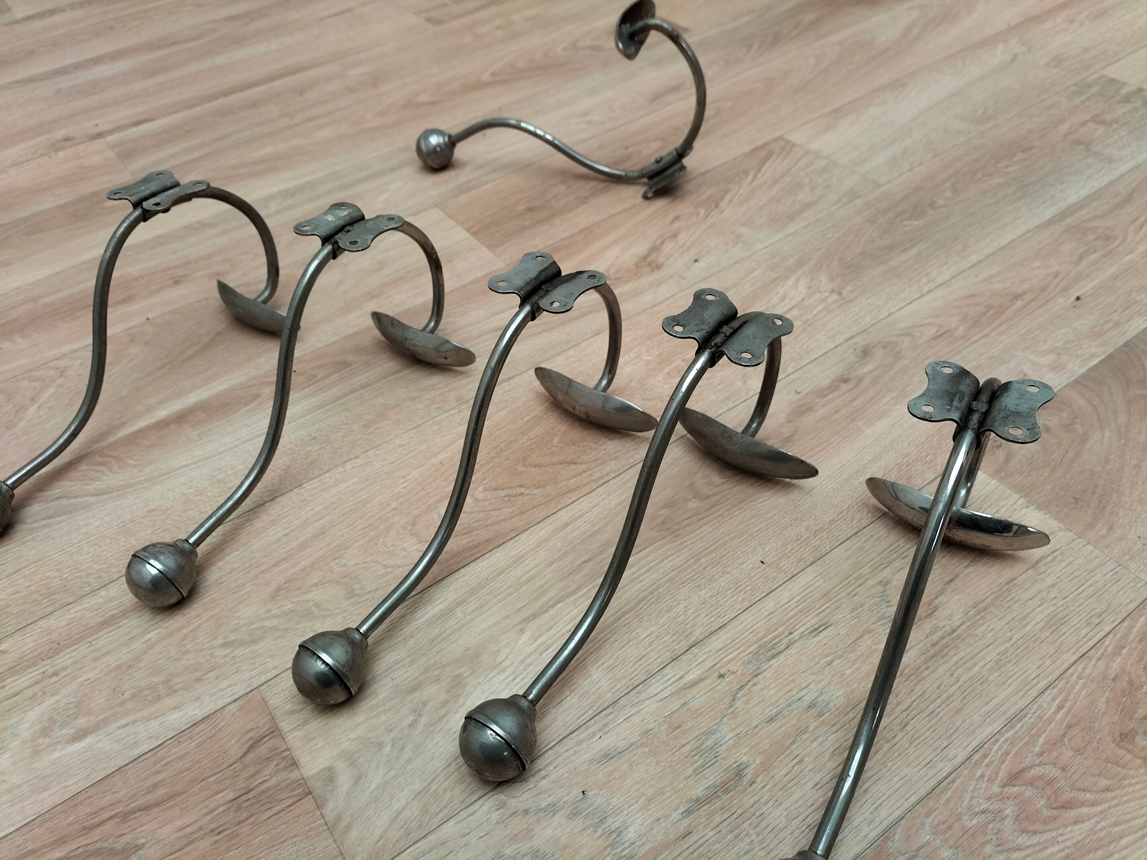 Series of 6 hooks