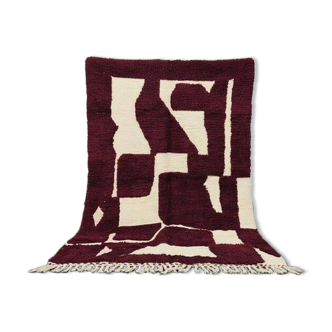 Pure Moroccan wool carpet in burgundy, size 200 x 300 cm.