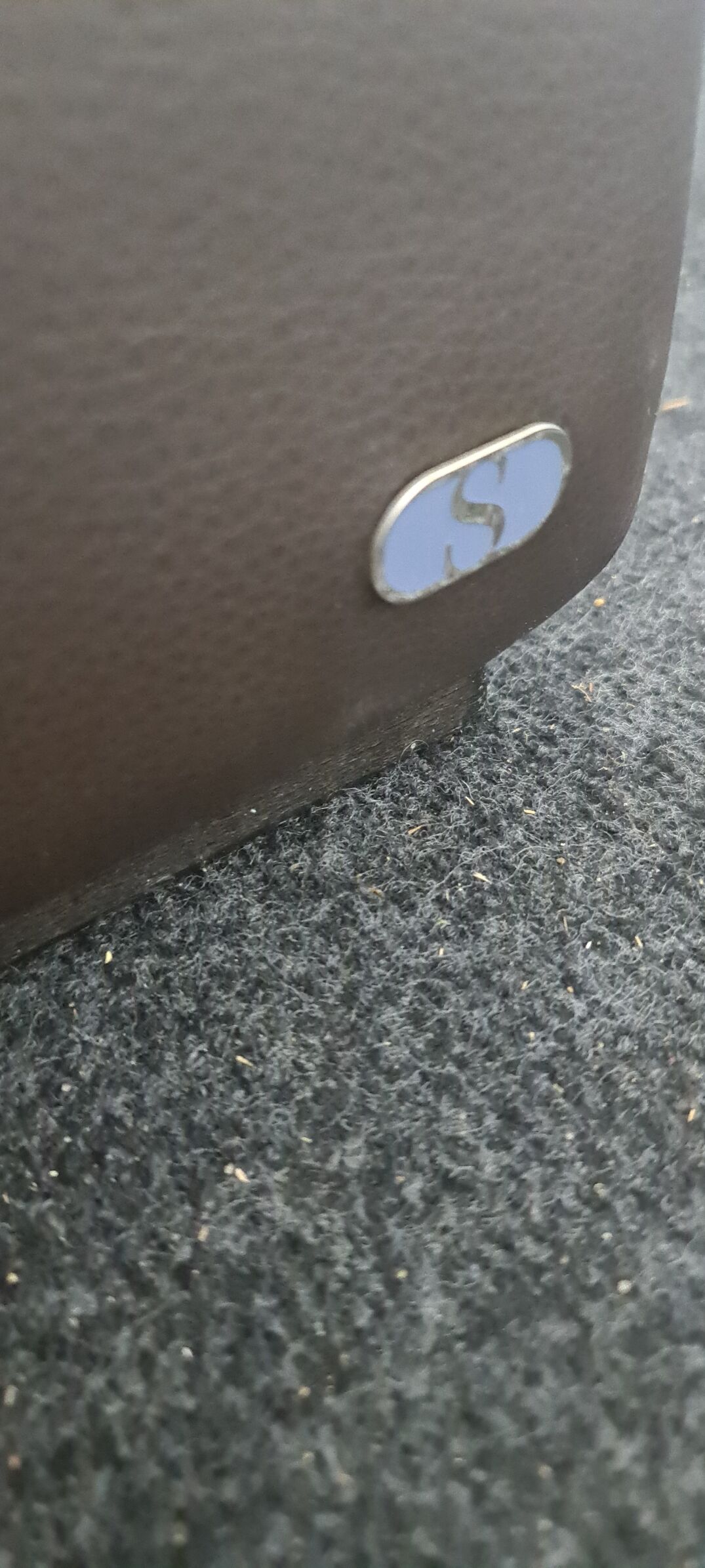 Vintage Swiss 2 seater leather sofa by De Sede model DS 2011