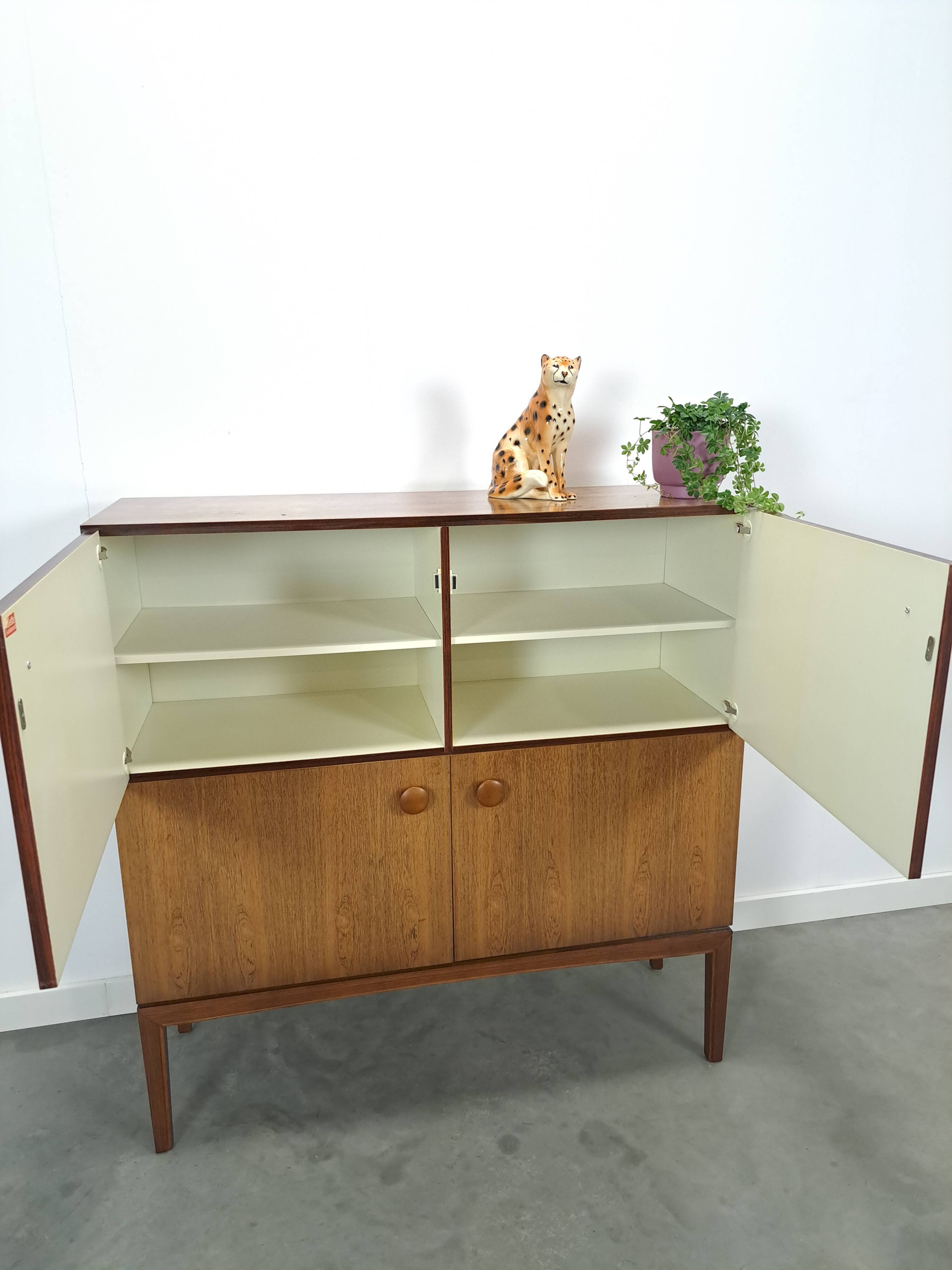 Palissander fineer Palette Möbel kast met 4 vakken en ronde grepen