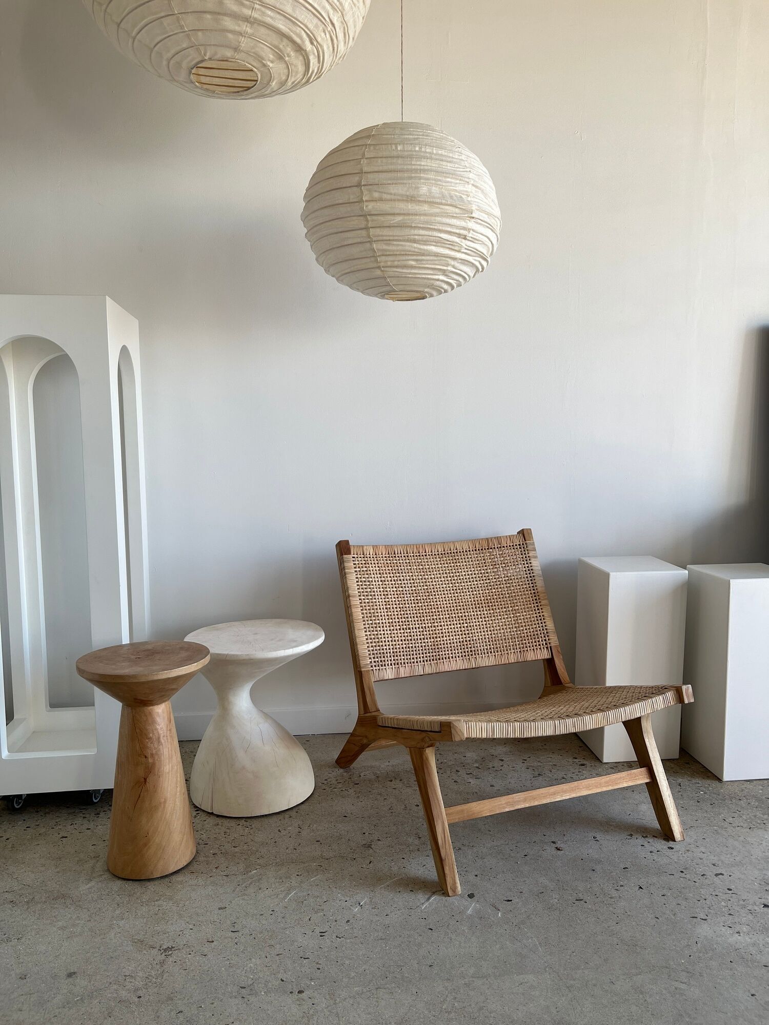 Reclining armchair in natural wood and woven rattan