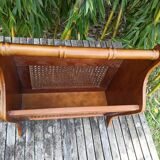 Porte revue ancien en bois et cannage