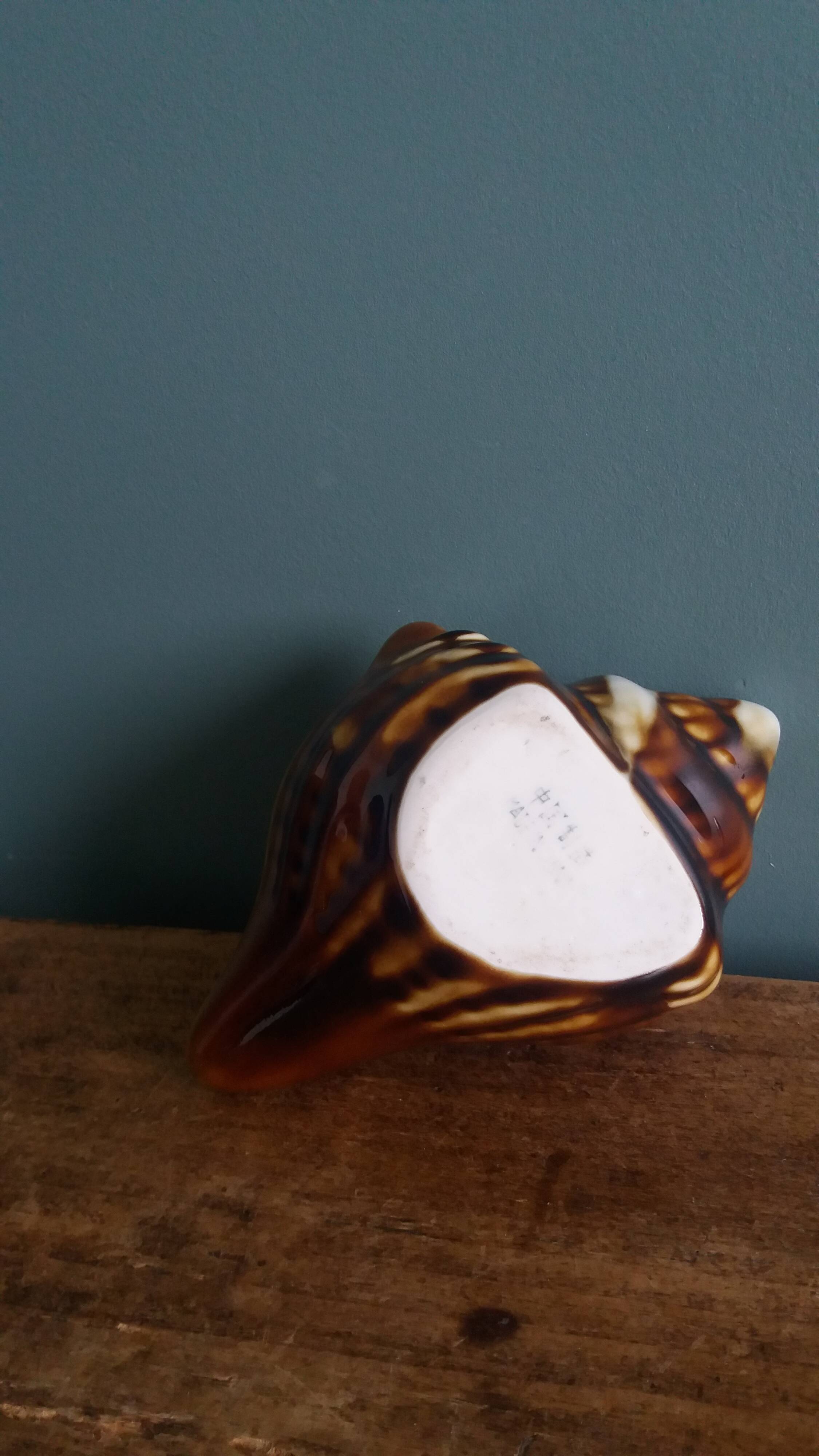 Ceramic shell ashtray
