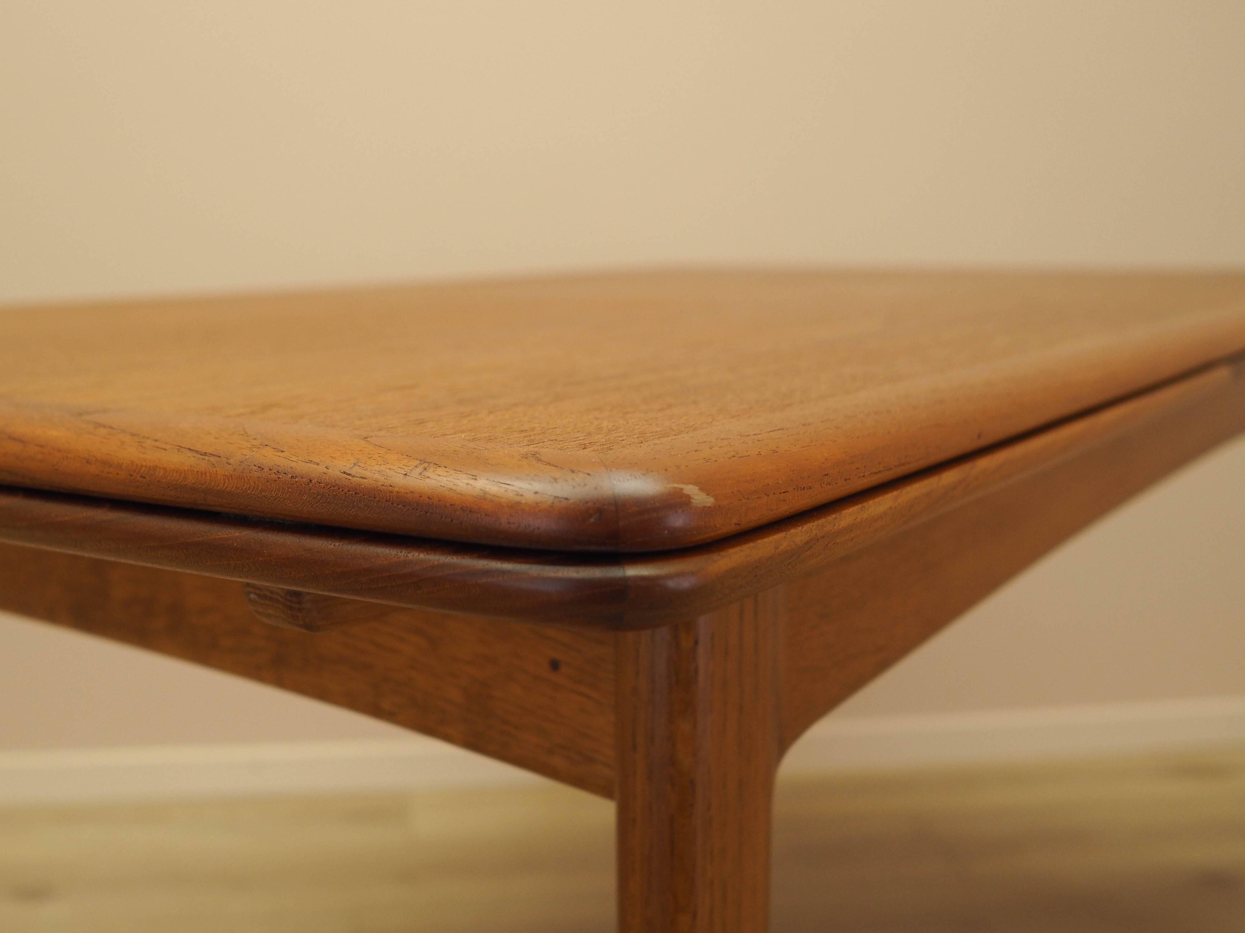 Table en teck, design danois, années 1970, fabriquée au Danemark