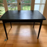 Table scandinave noire