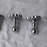 4 chrome-plated brass hooks