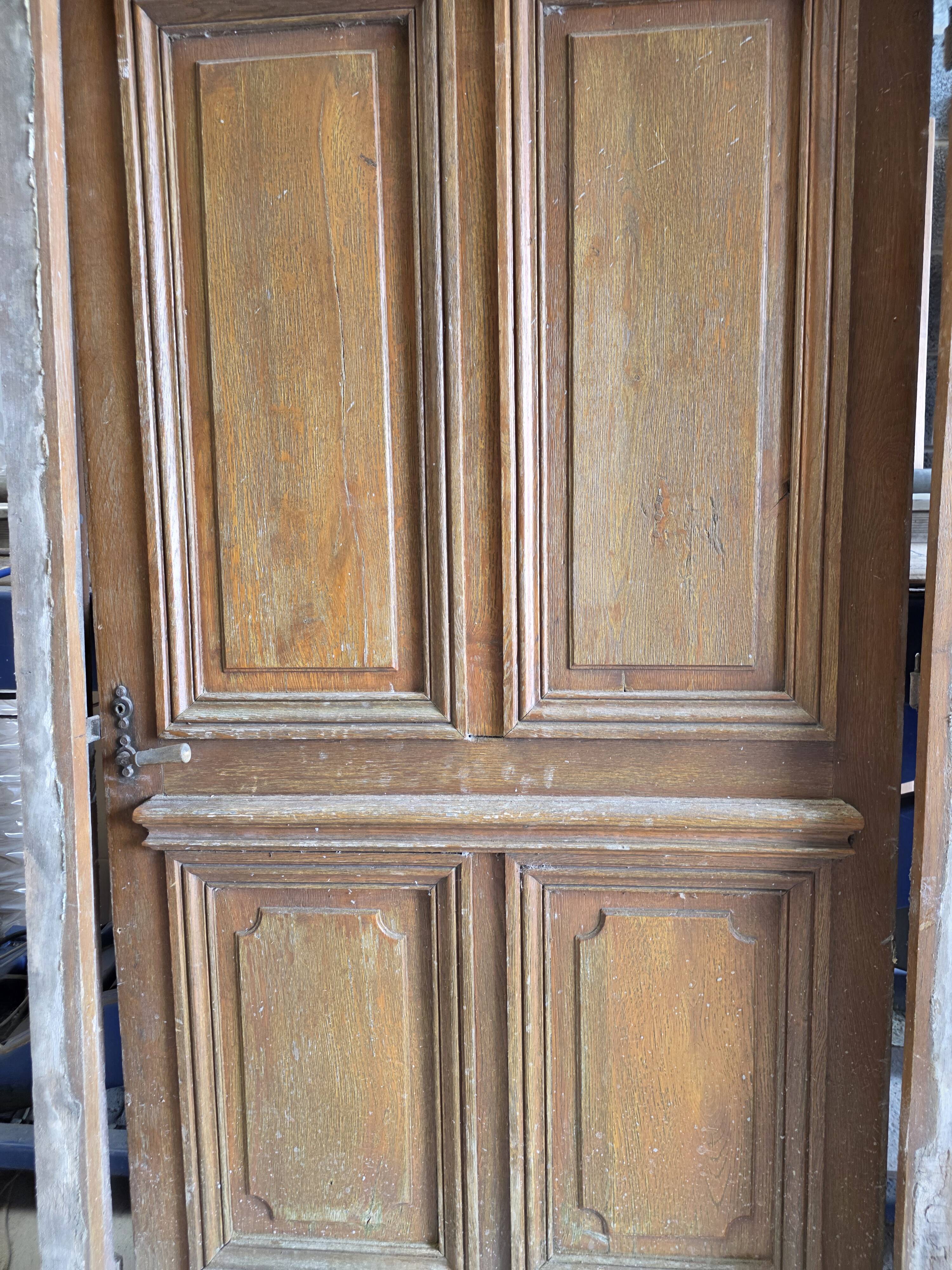 Paire de portes d'entrée en chêne massif, XIXe
