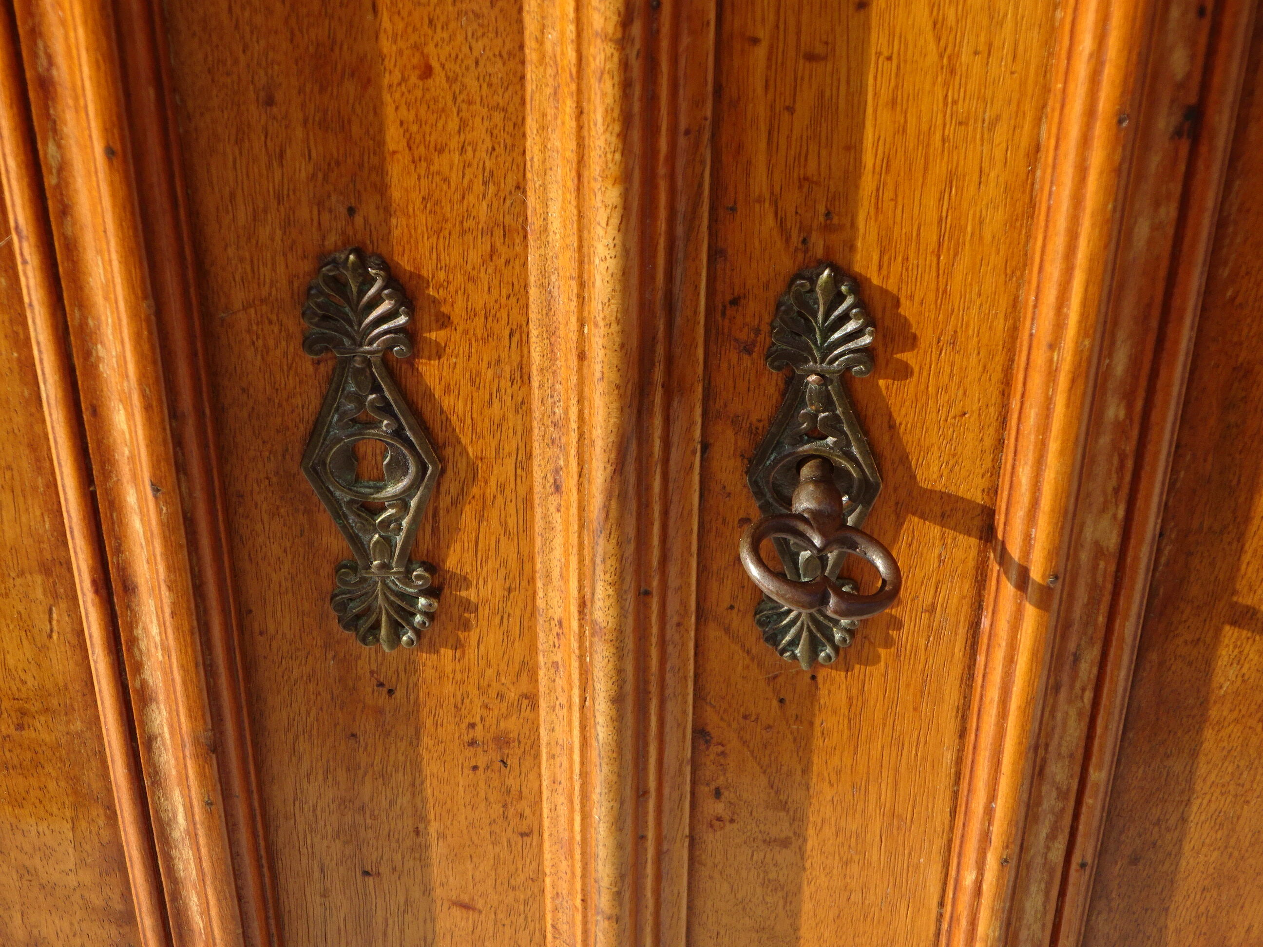 Louis-Philippe sideboard, late nineteenth, walnut