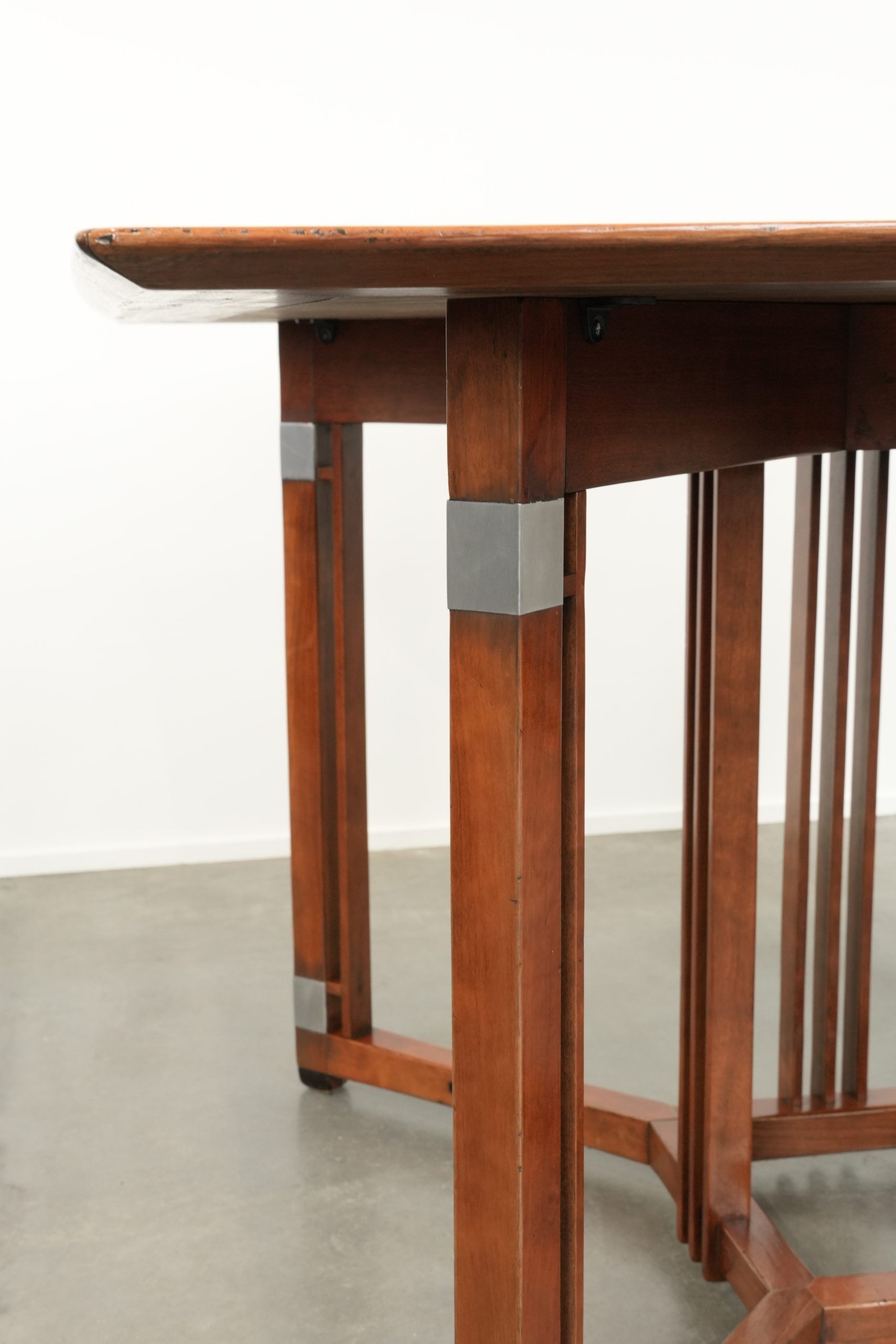 Rare square Art Deco design dining table in good condition