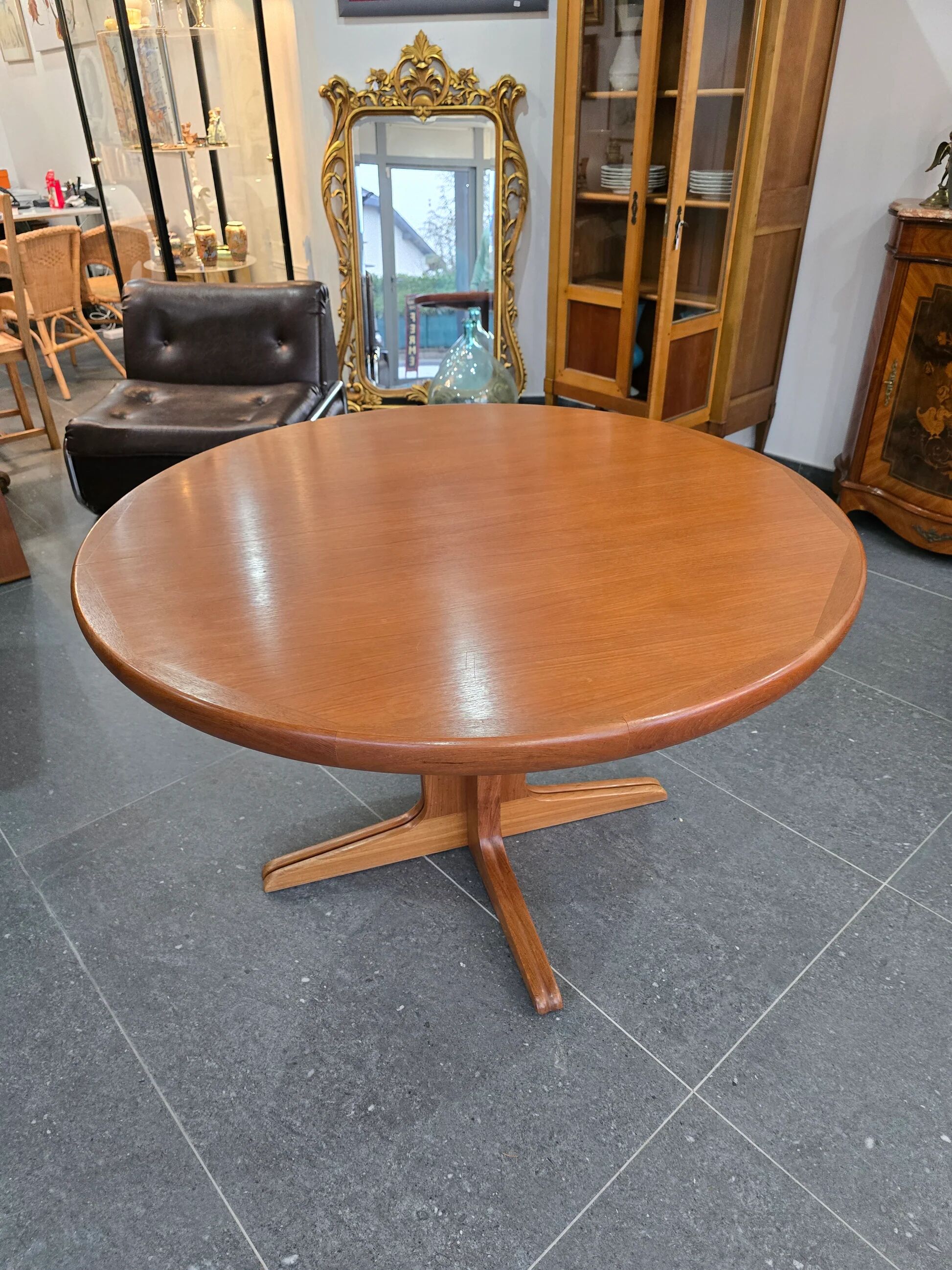 Extendable teak round table – vintage Scandinavian design – Ø120 cm + 2 extensions