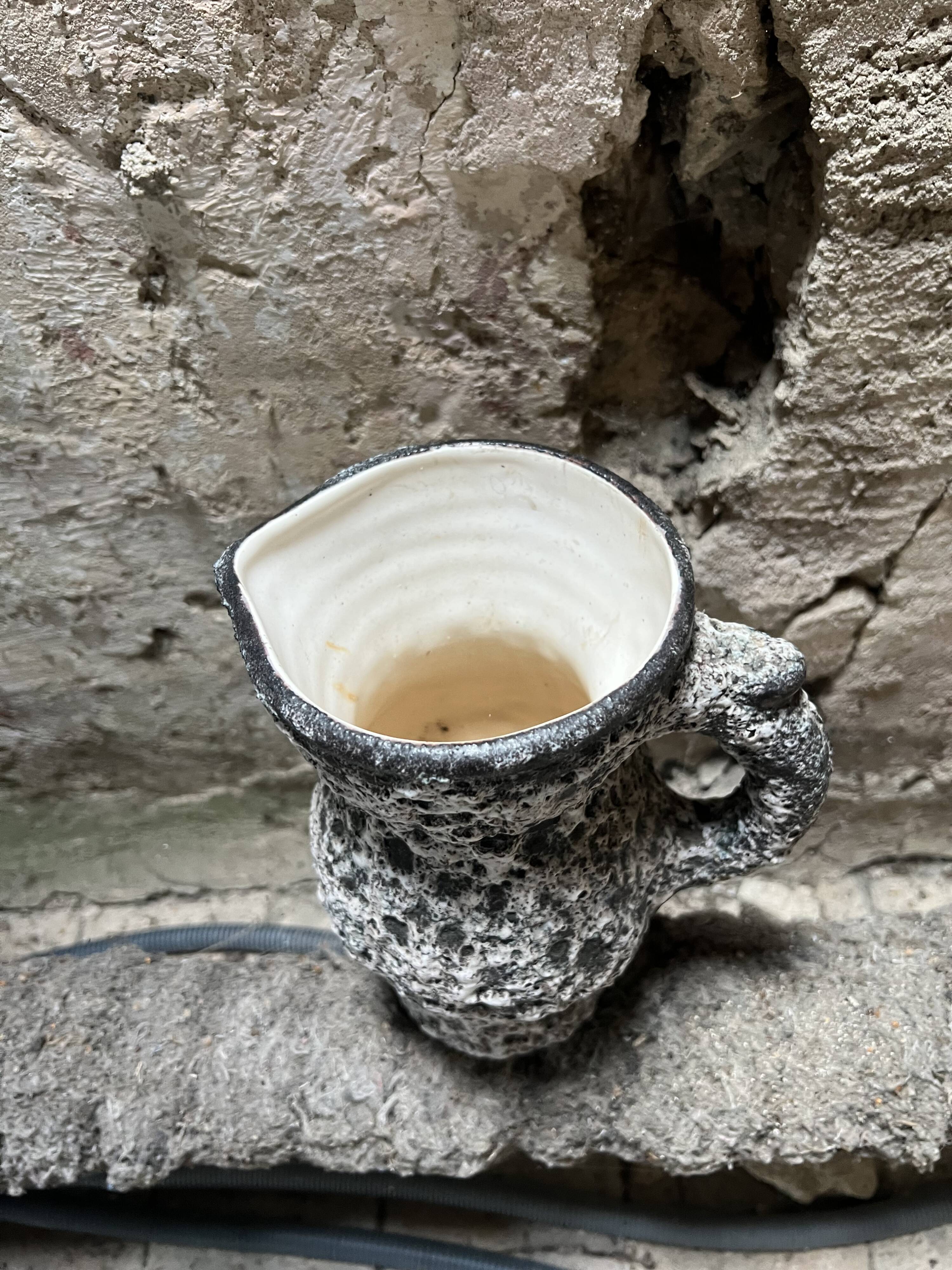 Vintage black and white textured ceramic pitcher – Fat Lava brutali style