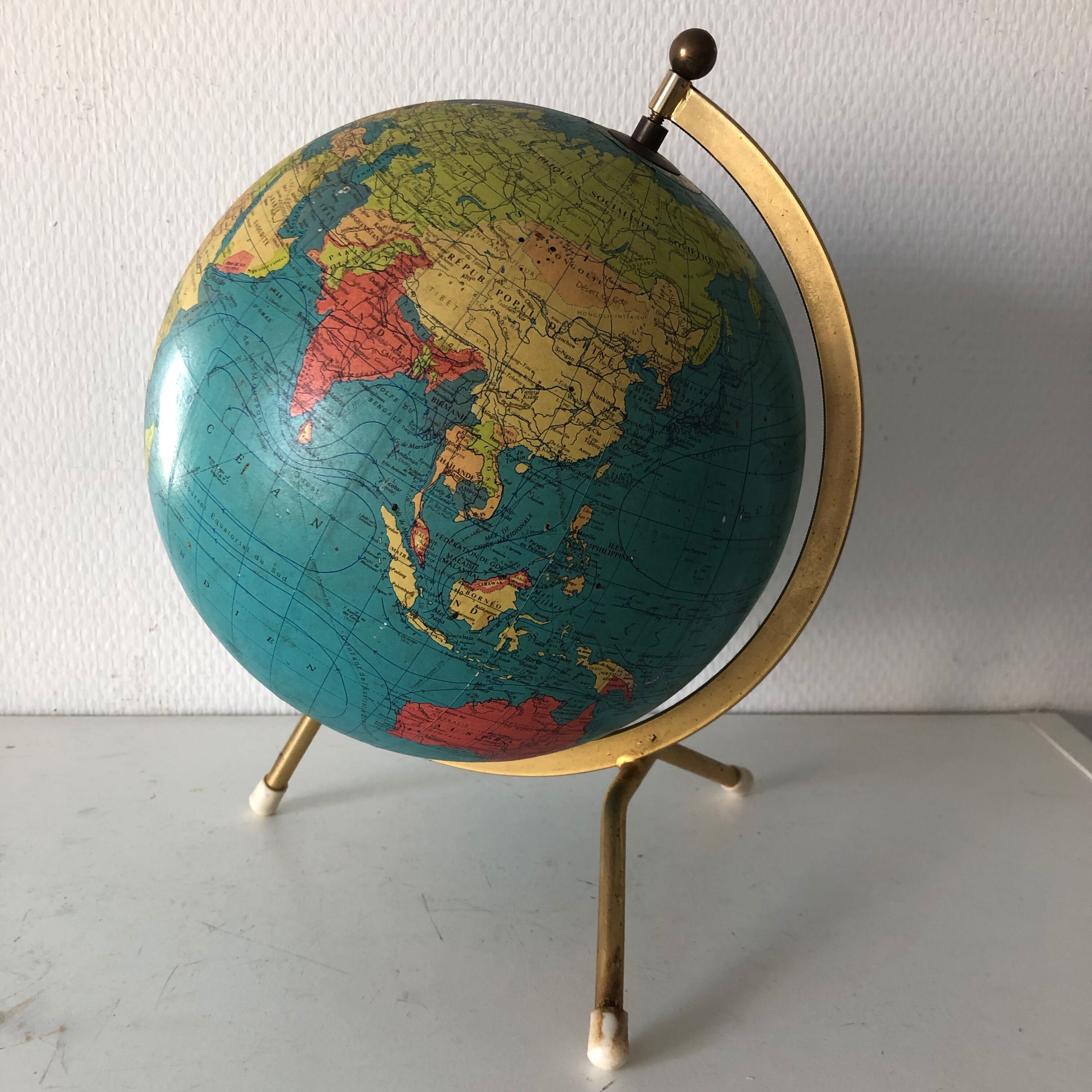 Globe Taride tripod 28cm vintage 1969