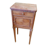 Table de chevet en bois de style Louis XVI.