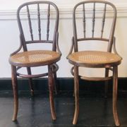 Paire de chaises signées Thonet
