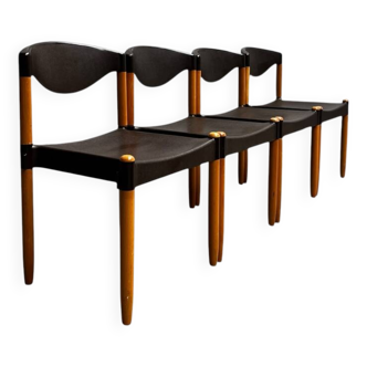 Quatre chaises Casala en plastique