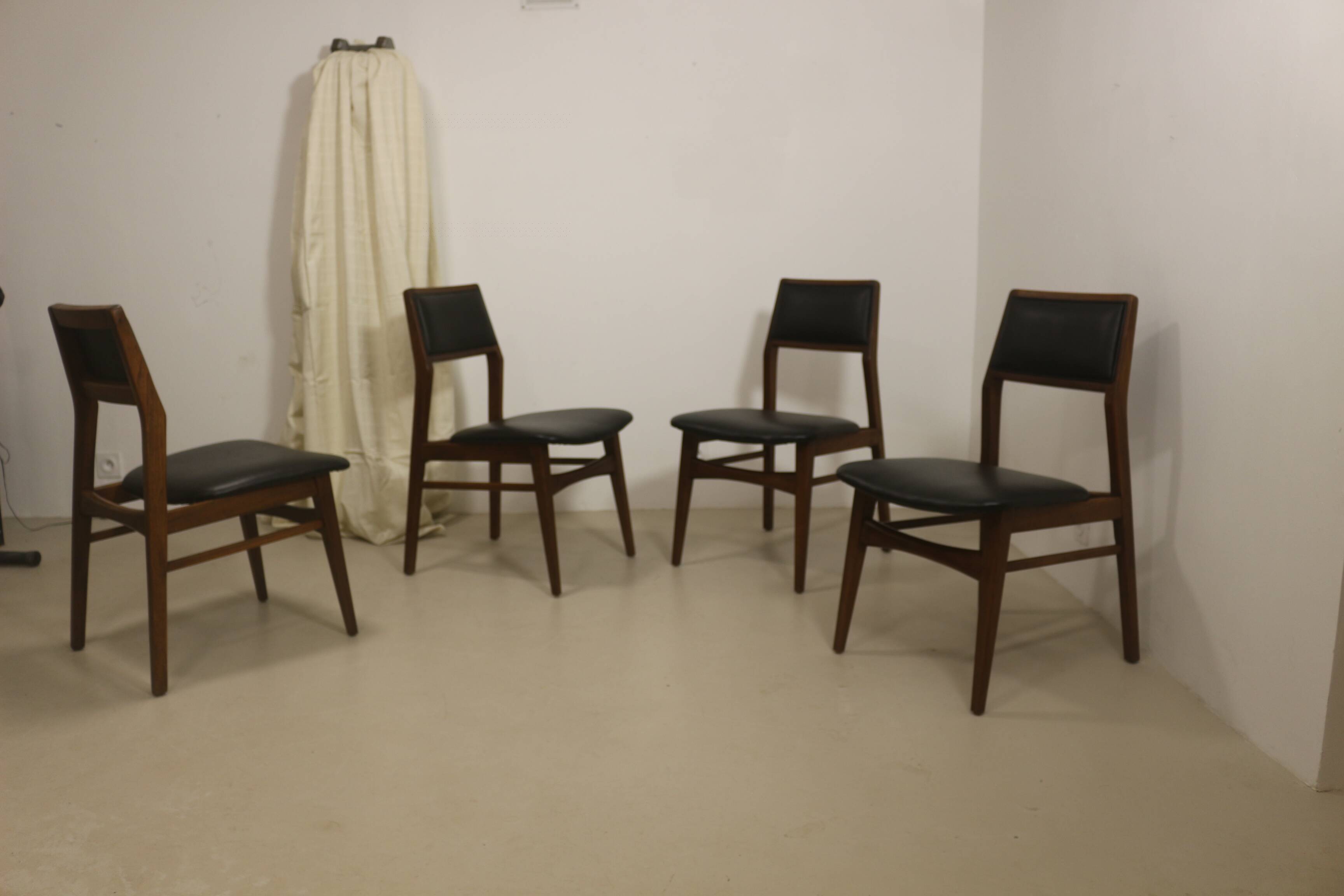 Set of 4 dining chairs Foster McDavid year 70.