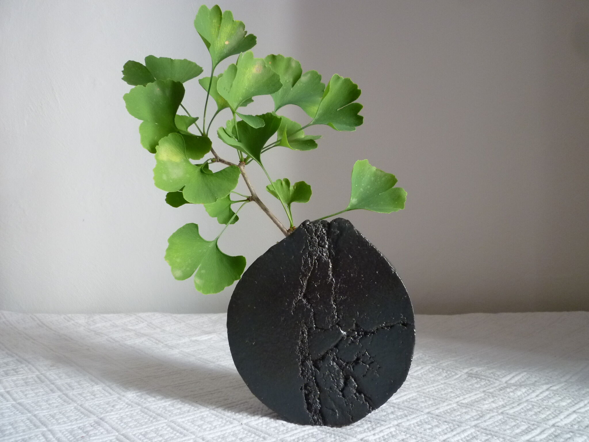 Vase en céramique noire