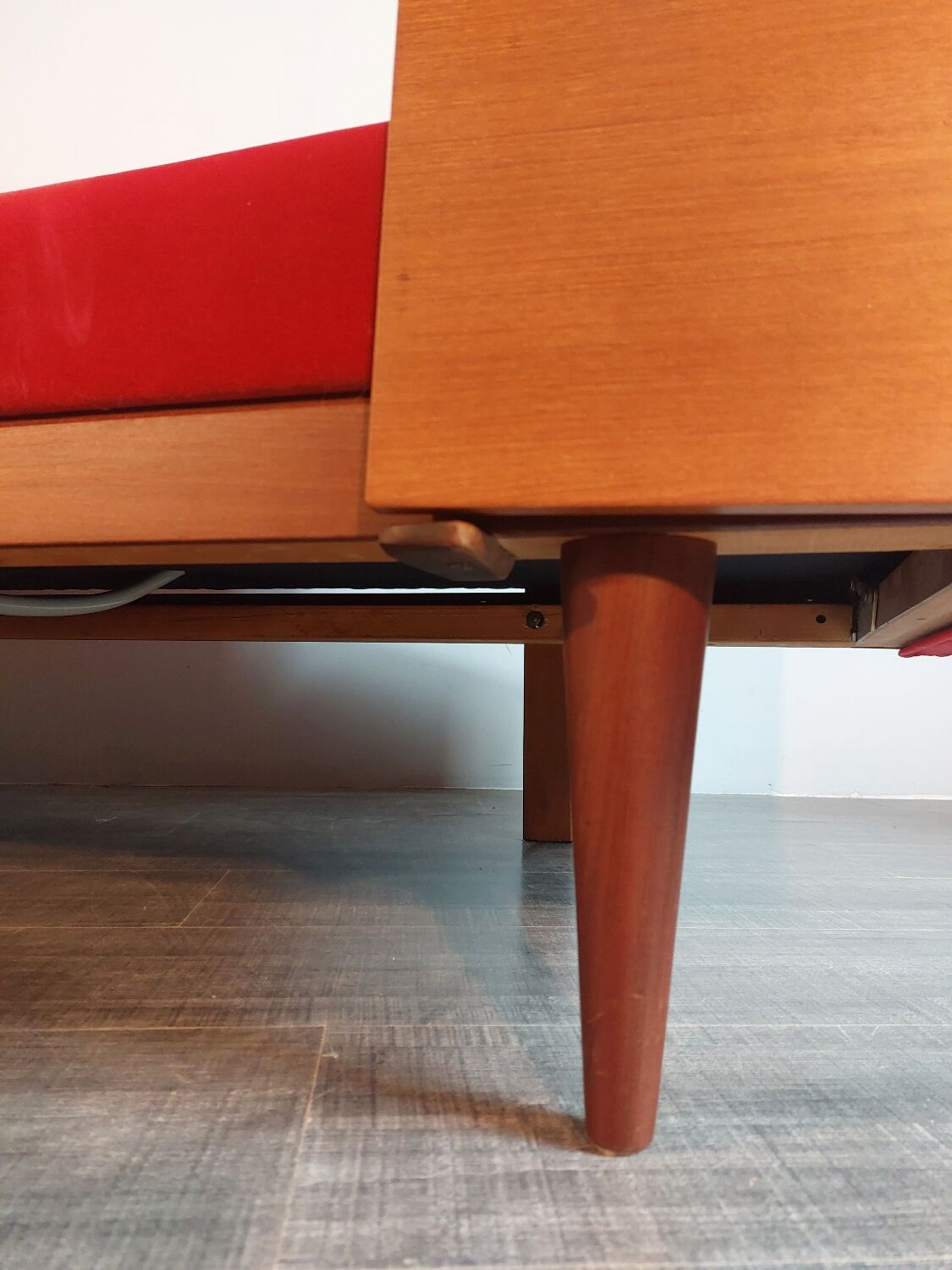 Daybed norvégien par Ekornes, en teck et tissu rouge, 1960