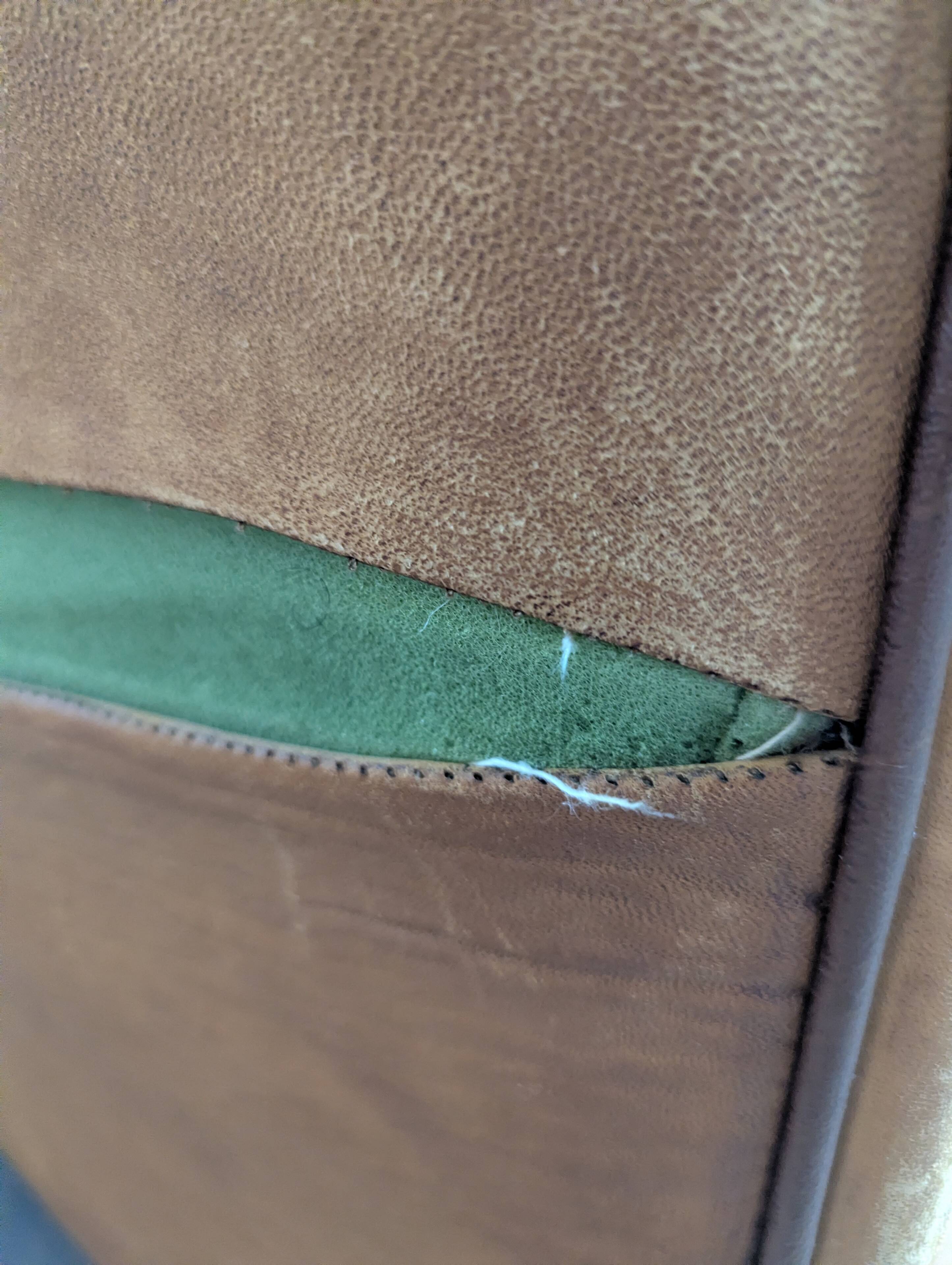 Paire de fauteuils club, années 30