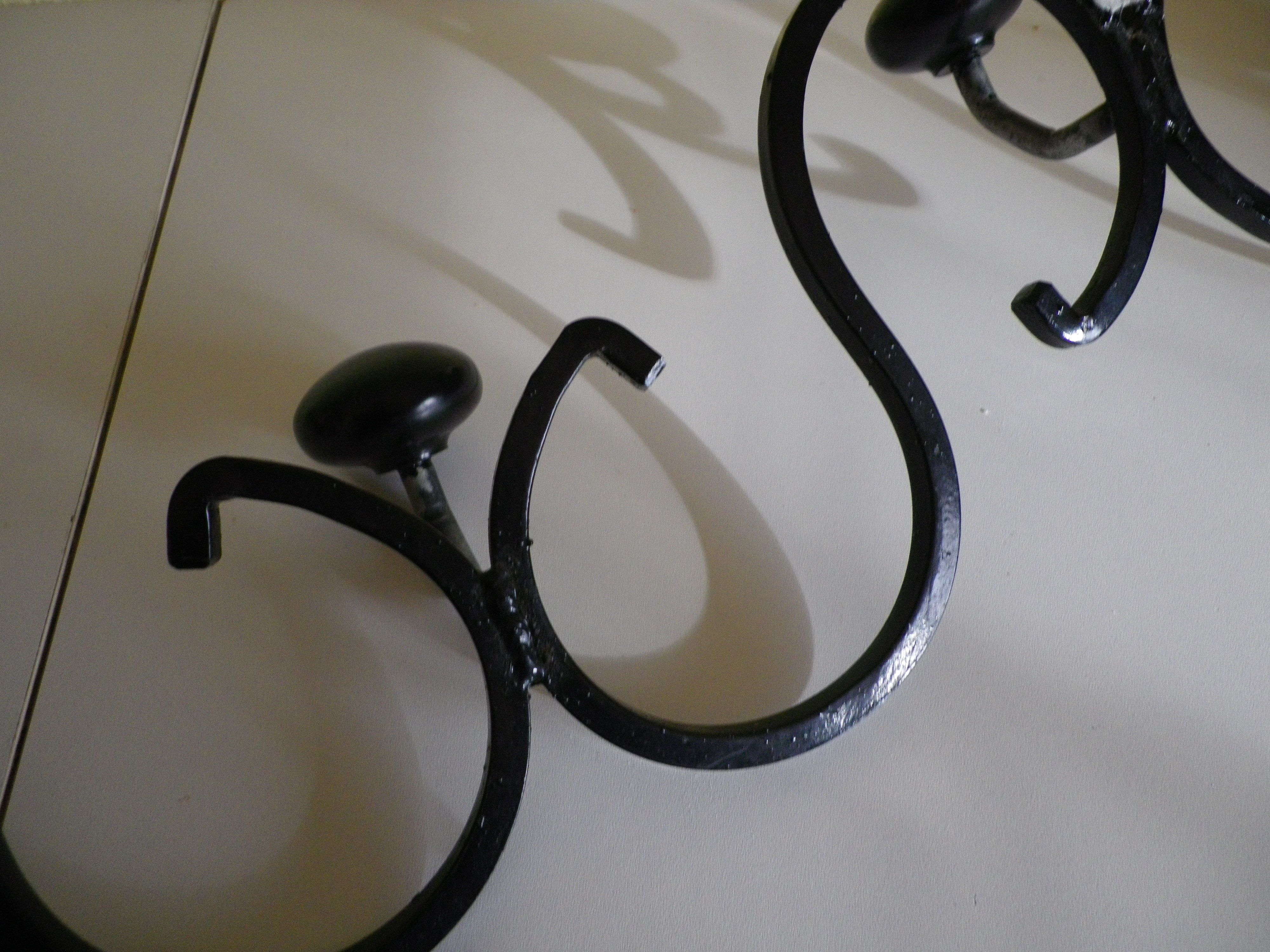 80 cm long wall coat door, made of wrought iron with 5 Suspensions in Bakelite - 70s