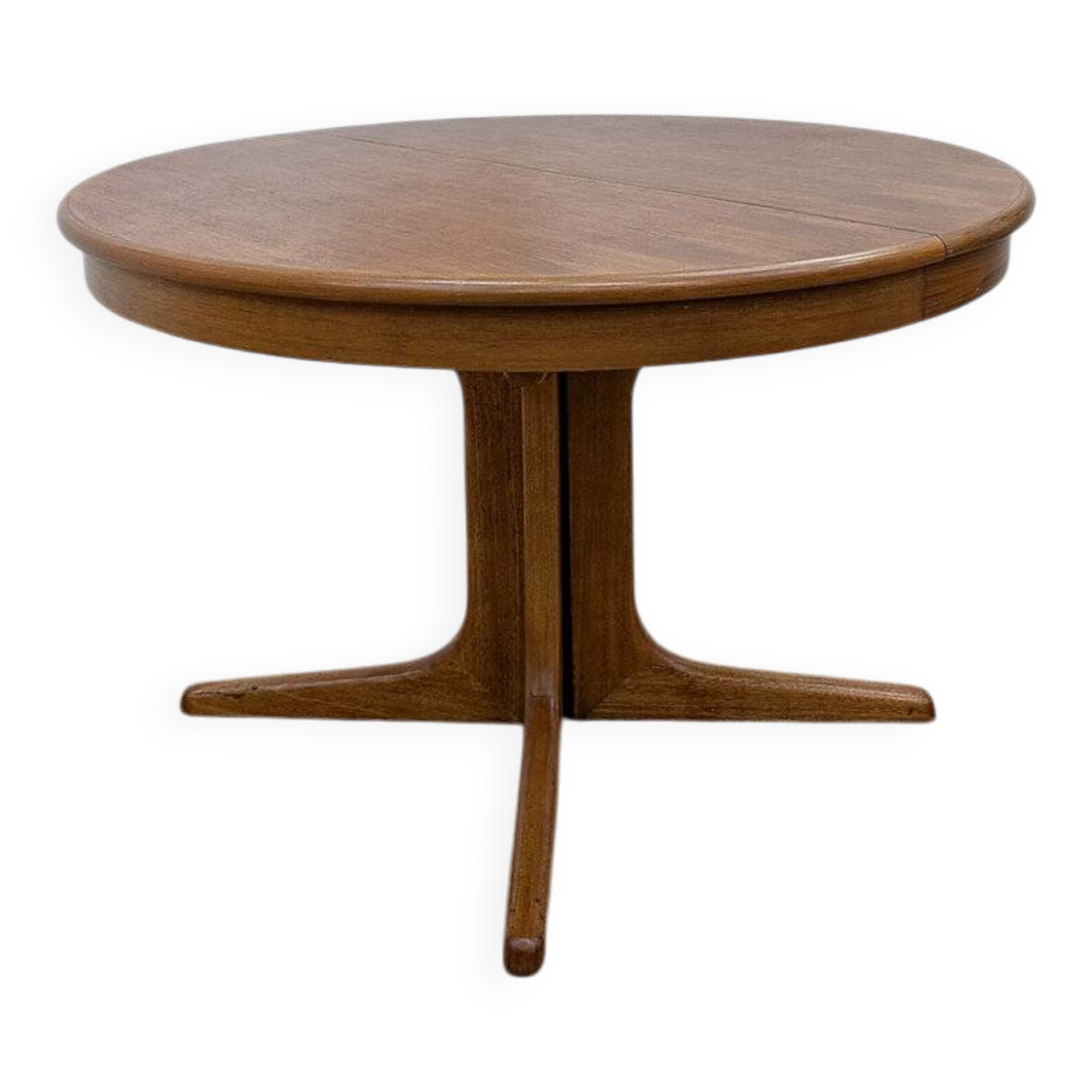 Scandinavian extendable round table