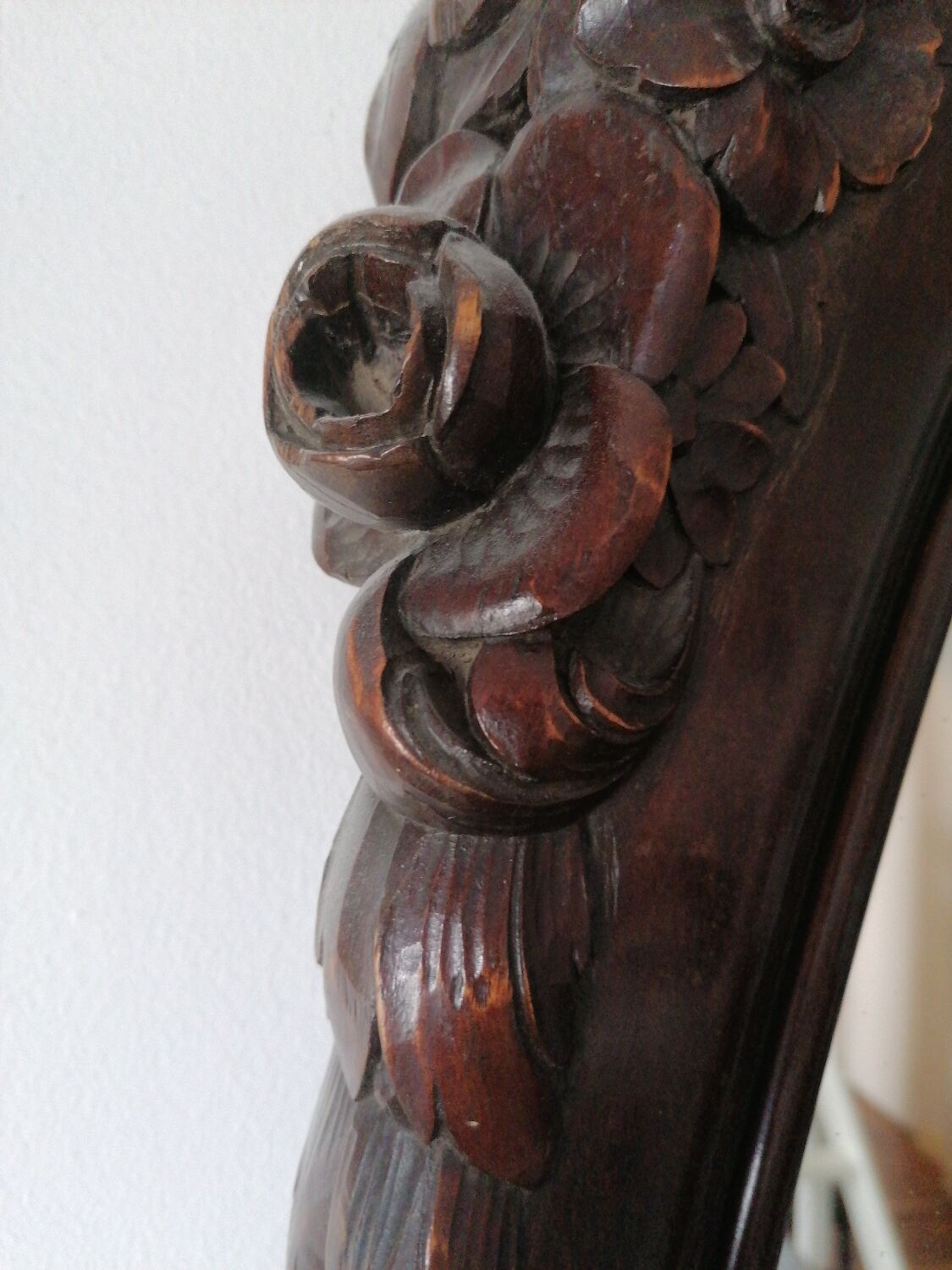 Miroir en bois sculpté