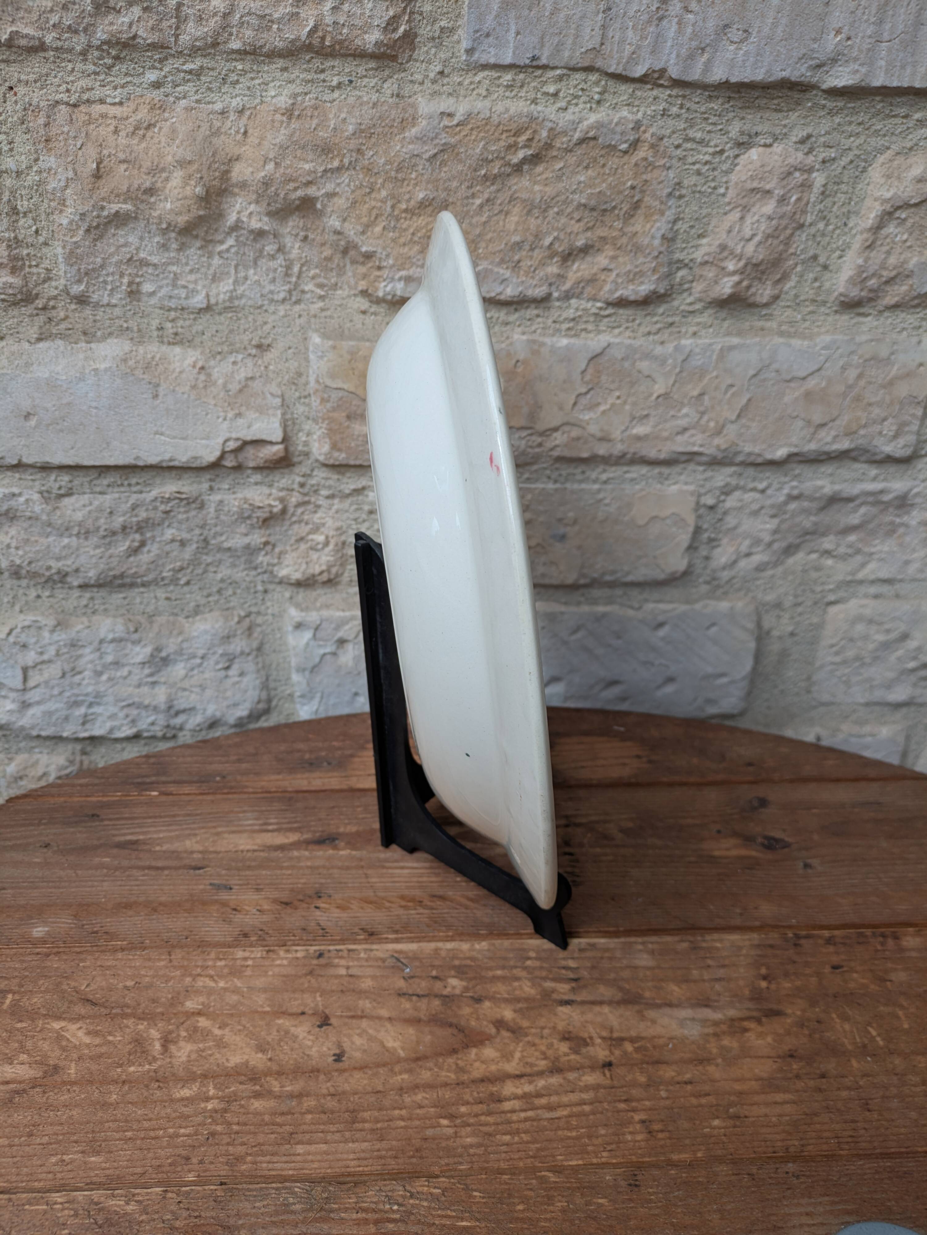 Round hollow serving dish in Salins earthenware model Nénuphar 28.5cm