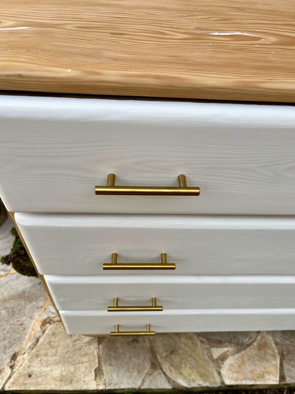 Commode XXL vintage en sapin massif relookée blanc et bois