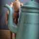 Cafetière émaillée verte lignée