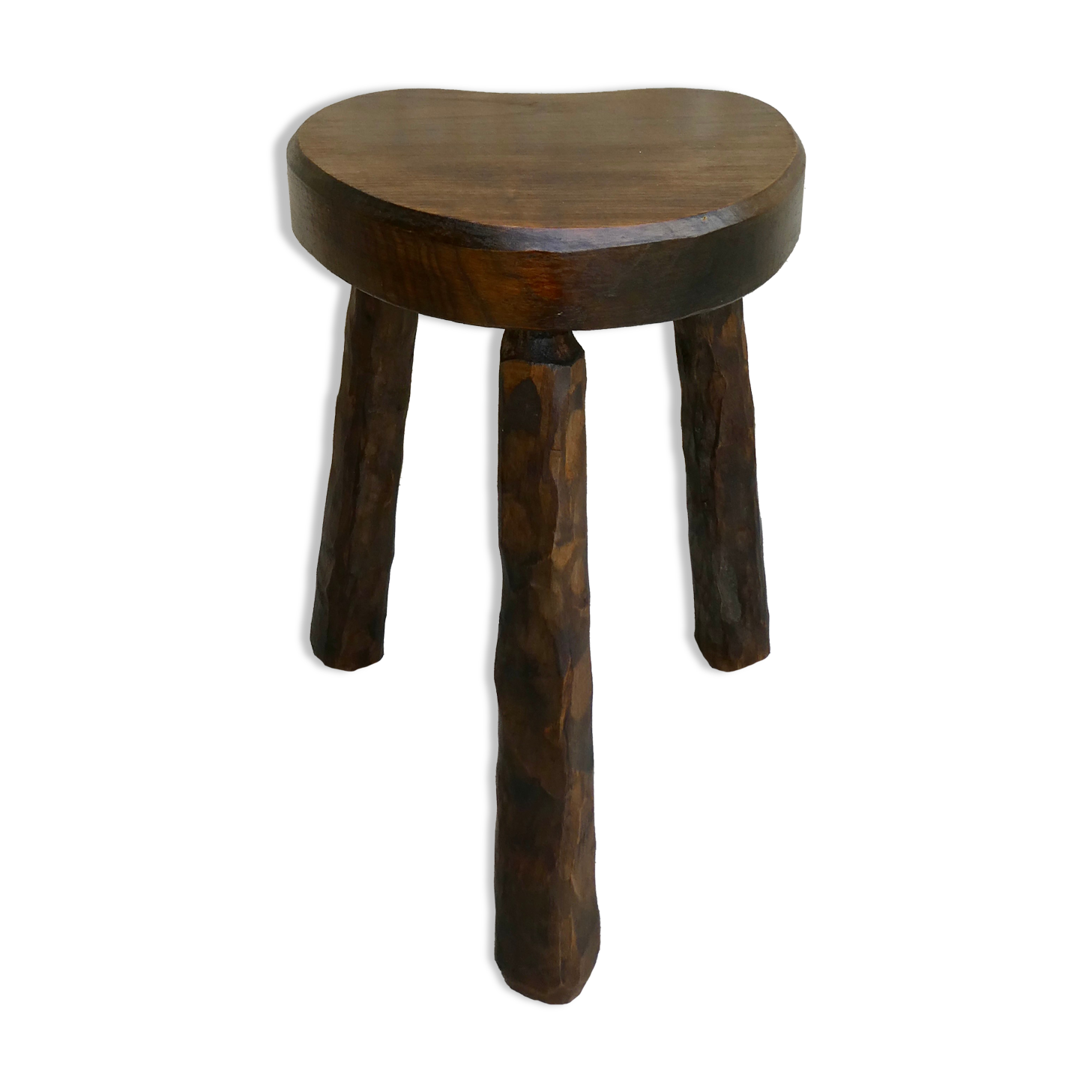 Solid wood tripod stool, heart seat