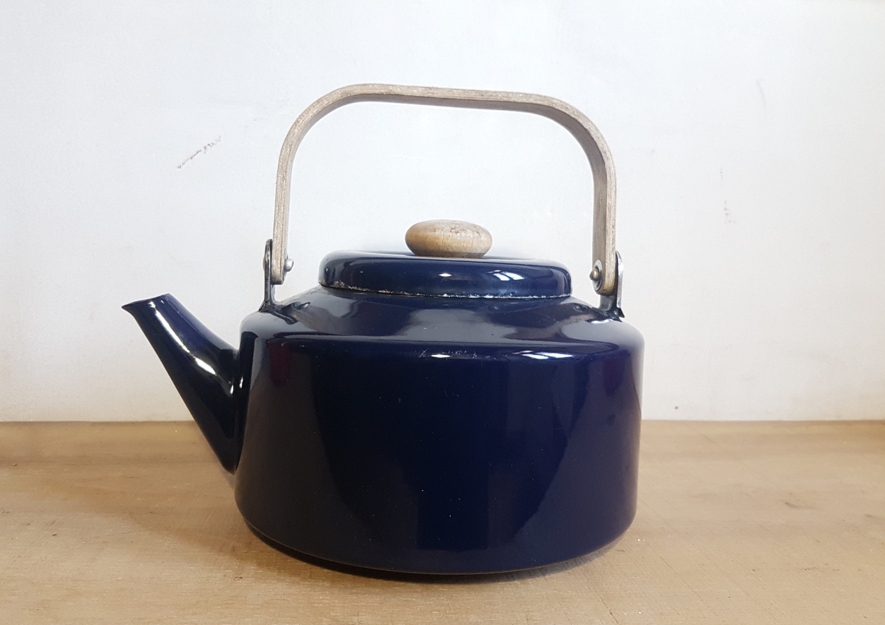 Set of enamelled coffee pots