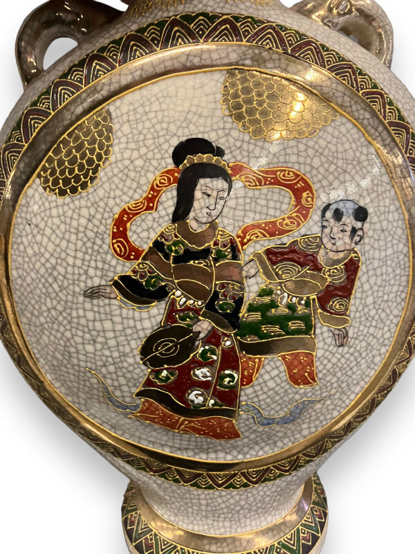 Paire de vases gourde en faïence japonaise de satsuma