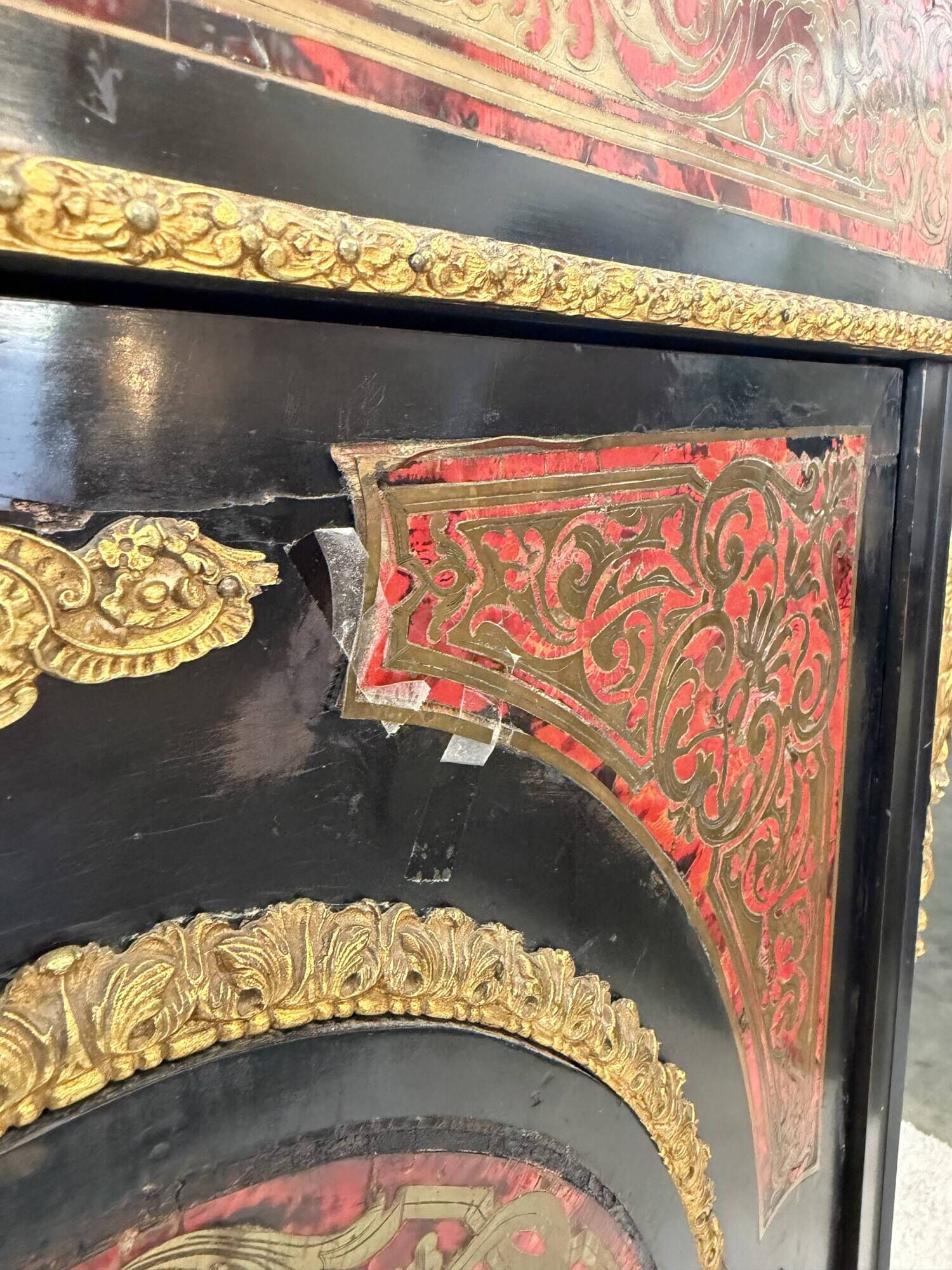 Meuble d’appui Napoléon III en marqueterie Boulle, bronze et marbre