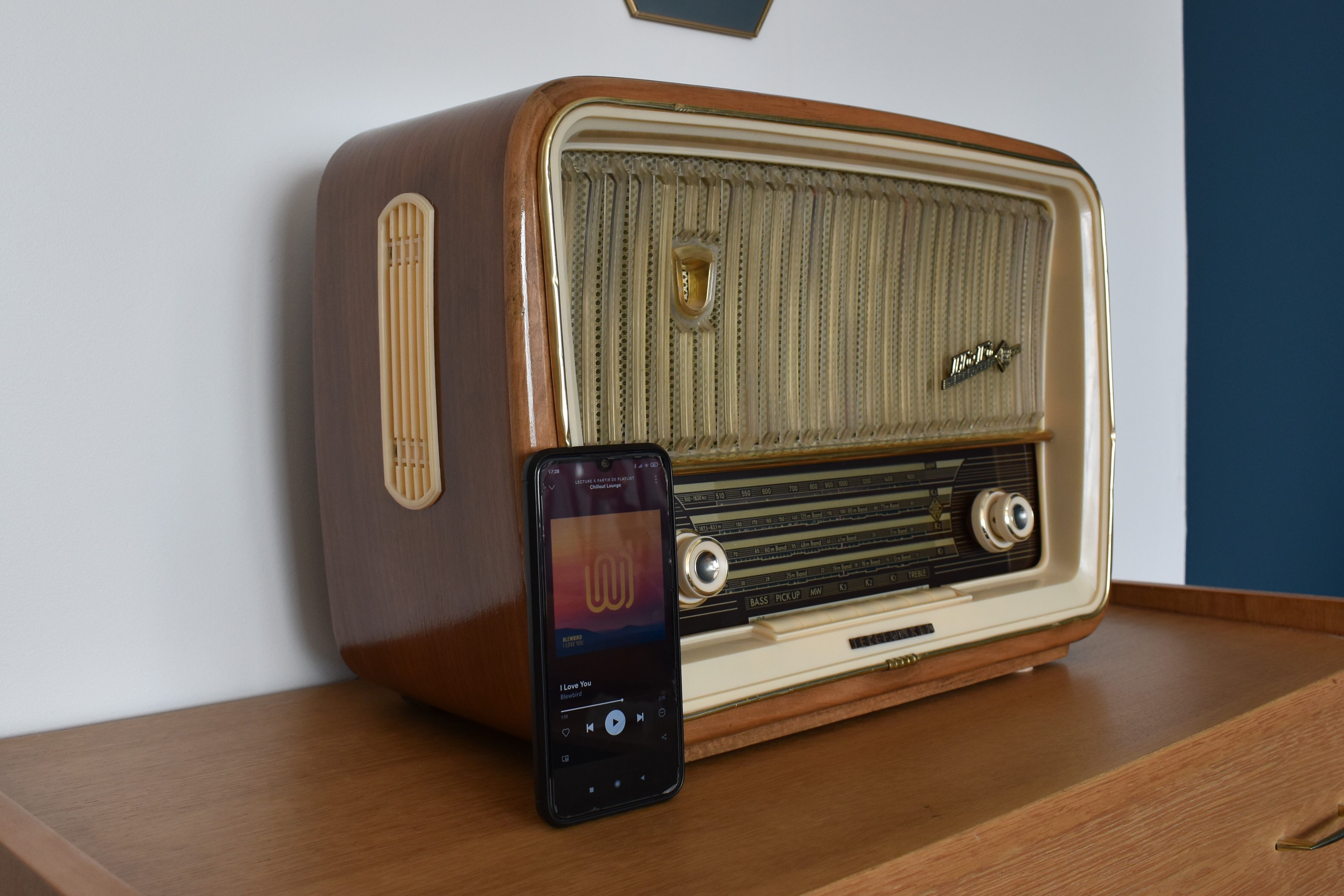 Vintage Bluetooth Radio – Telefunken 