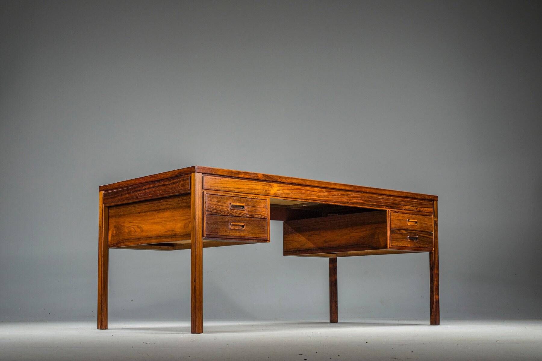 Danish executive desk in rosewood with black leather inlay from Søren Willadsen Møbelfabrik, 1960s