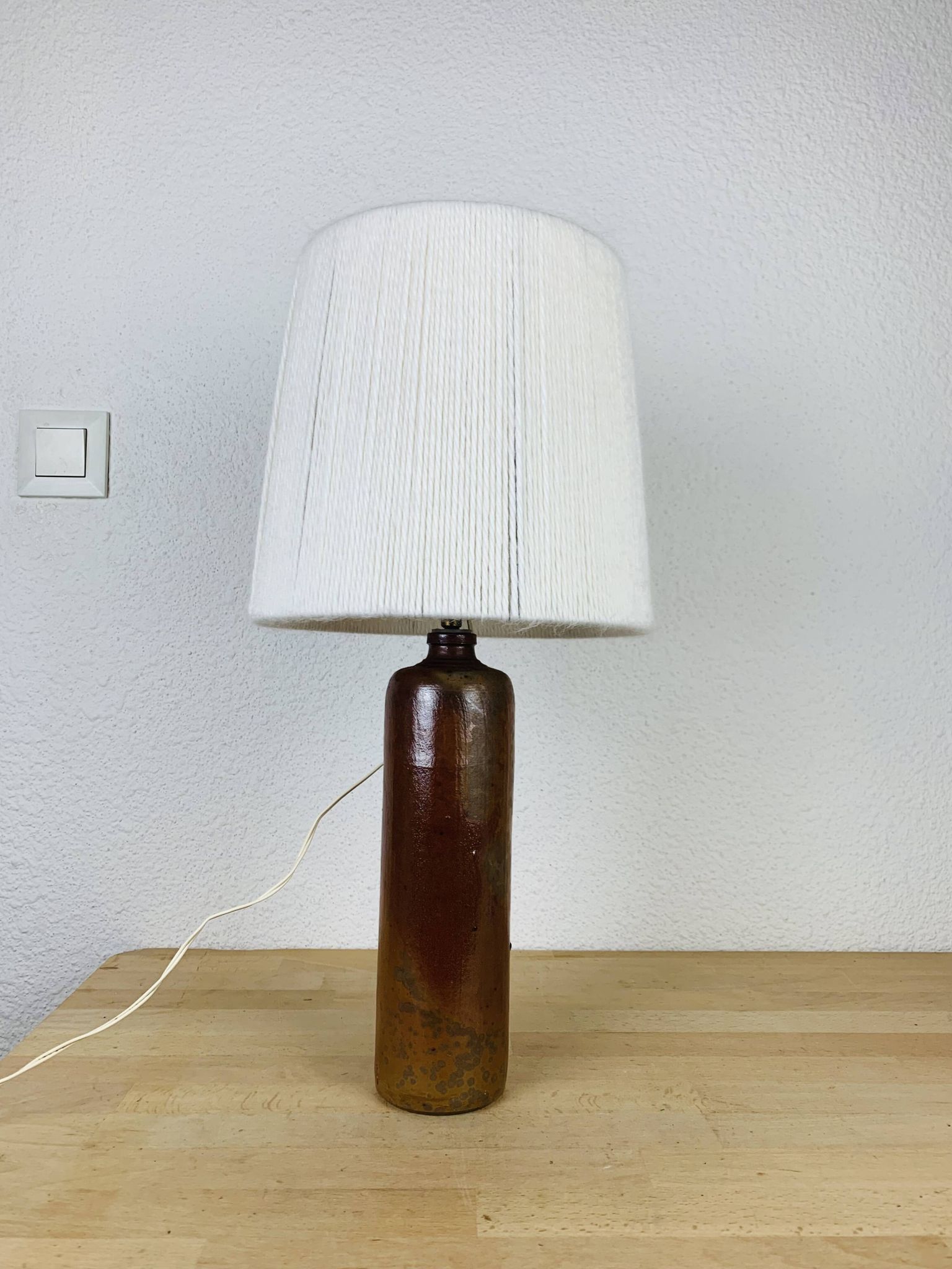 Lampe bouteille grès et abat jour laine vintage