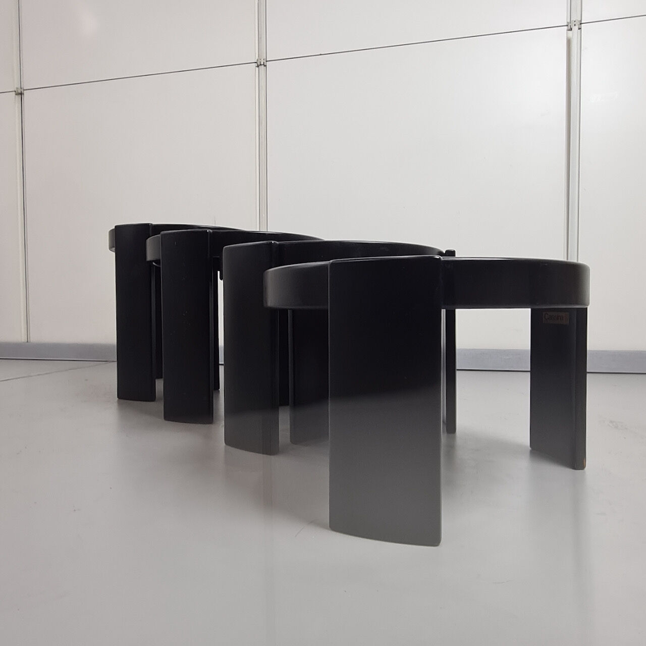 Tables gigognes noires par Gianfranco Frattini pour Cassina