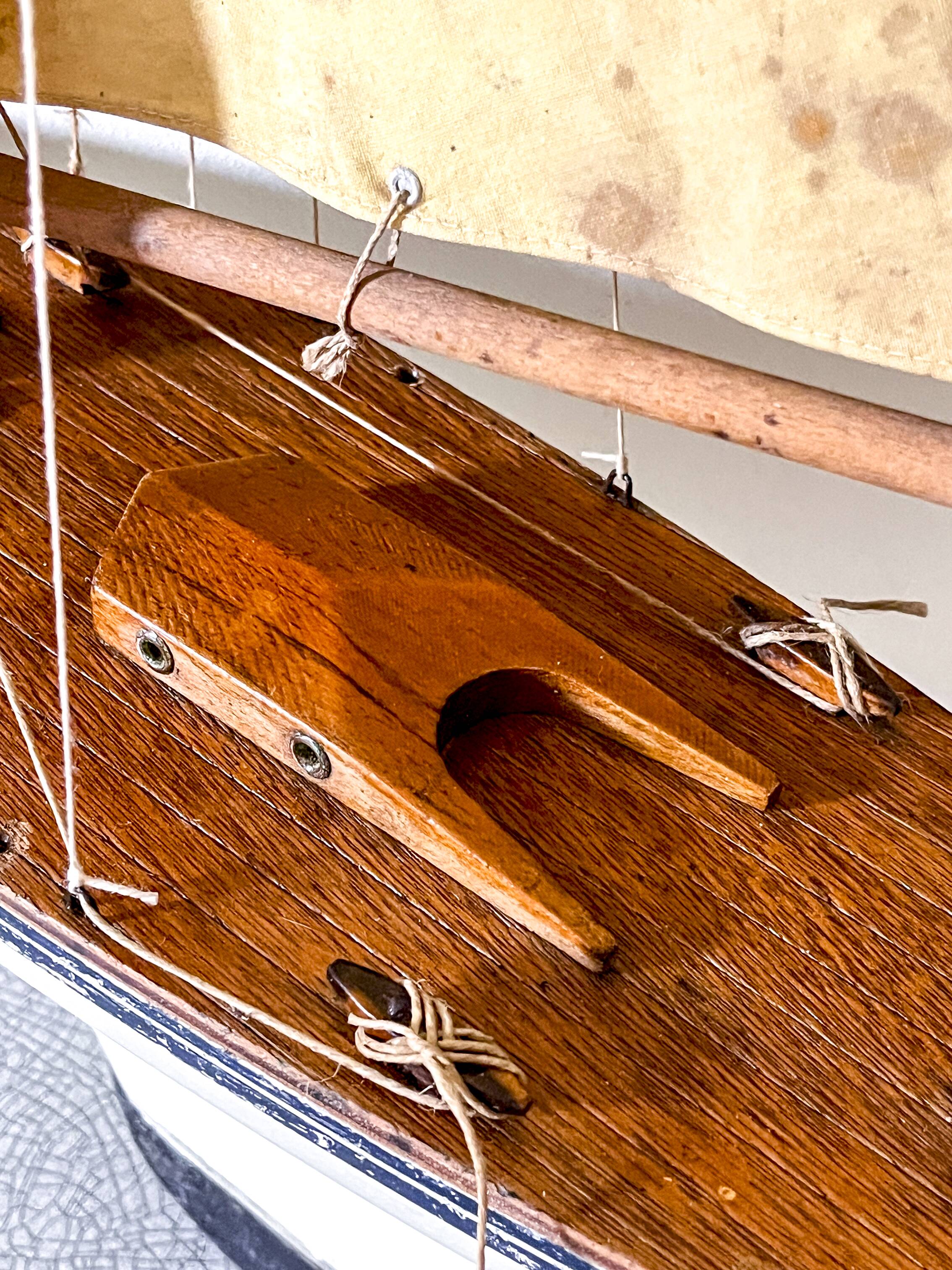 Borda wooden pond sailboat "Le Chat", navigable antique toy.