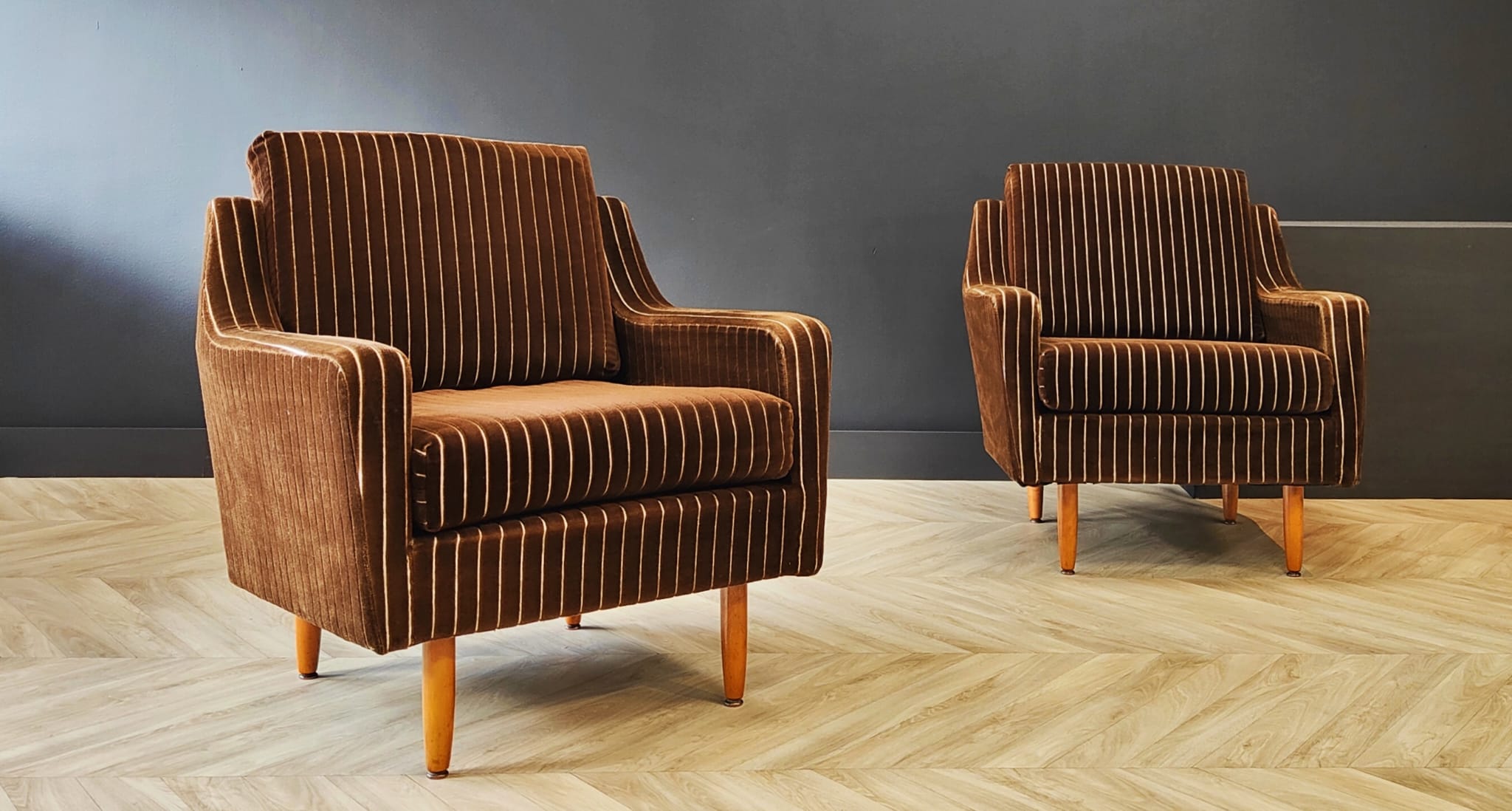 Two mid century armchairs vintage - set 2 chairs