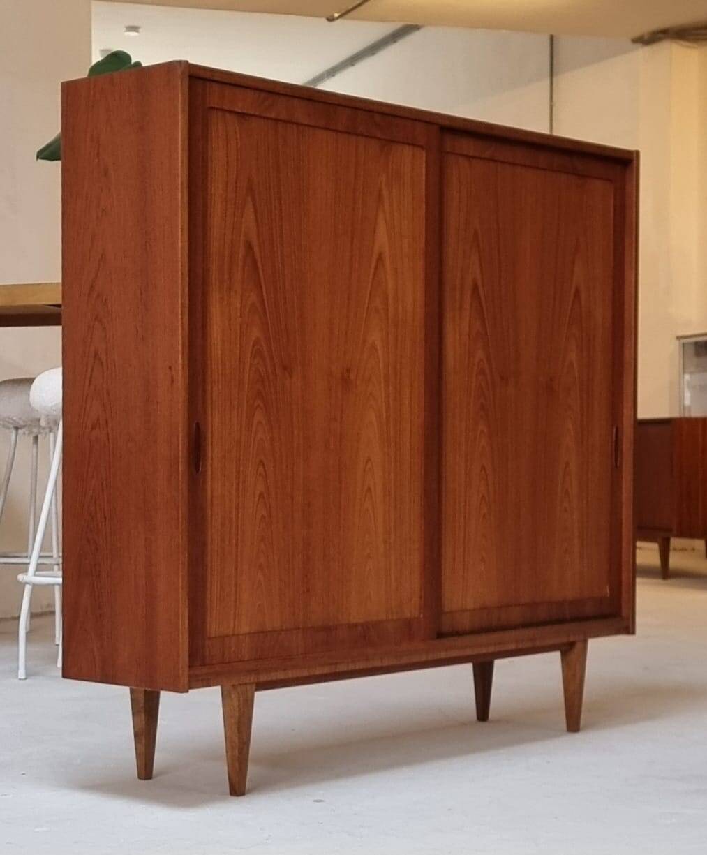 Armoire du milieu du siècle