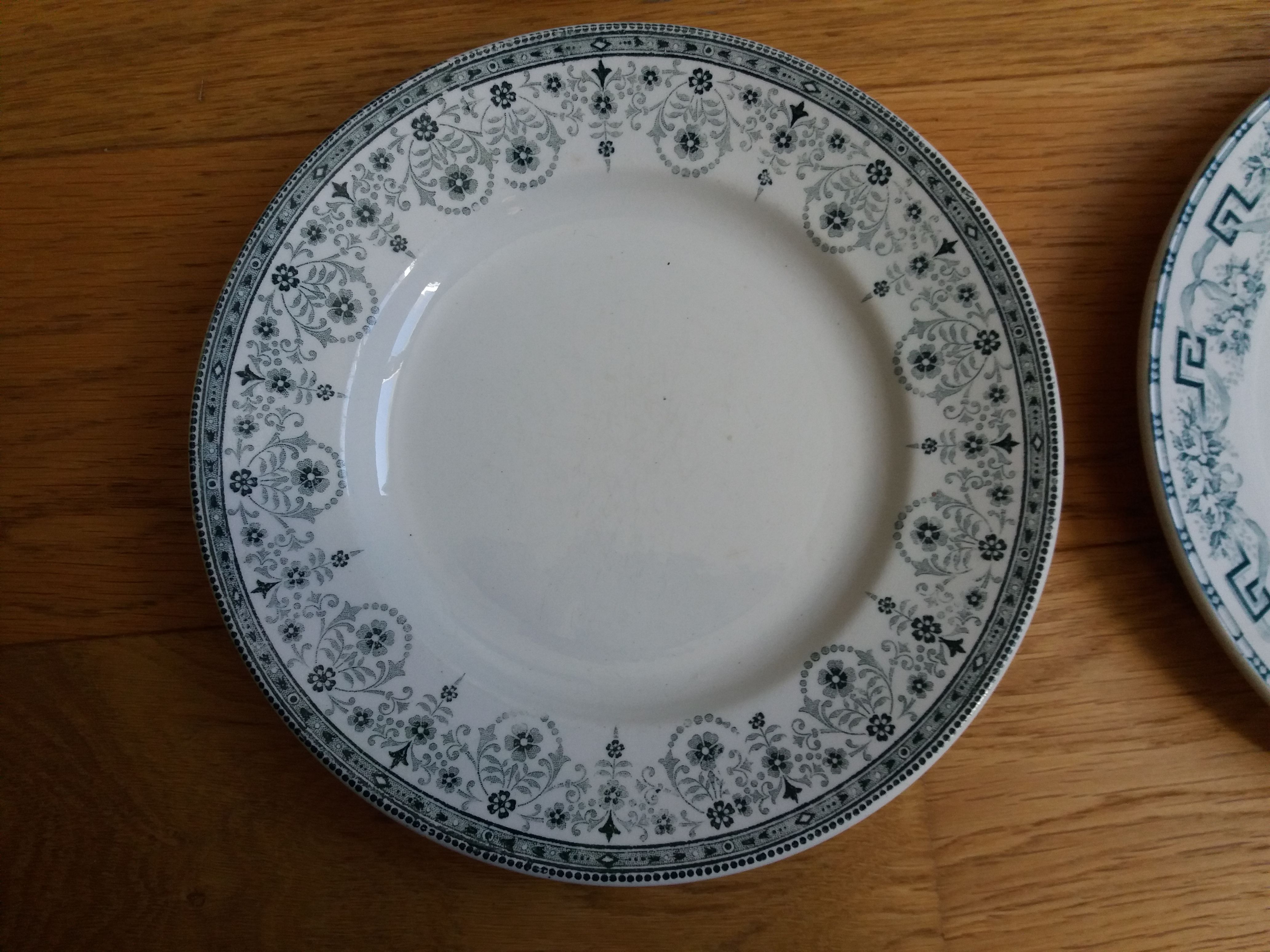 4 mismatched flat plates Terre de fer Moulin des Loups and Hamage
