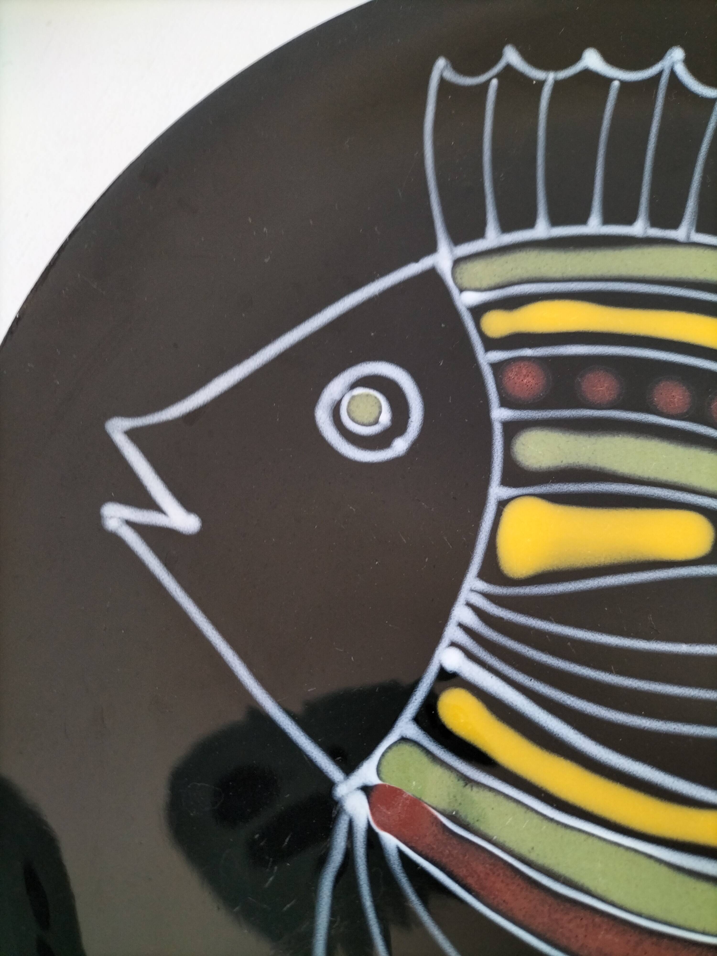 Black faience plate with stylised fish, Ty Breiz spirit from the 1960s.