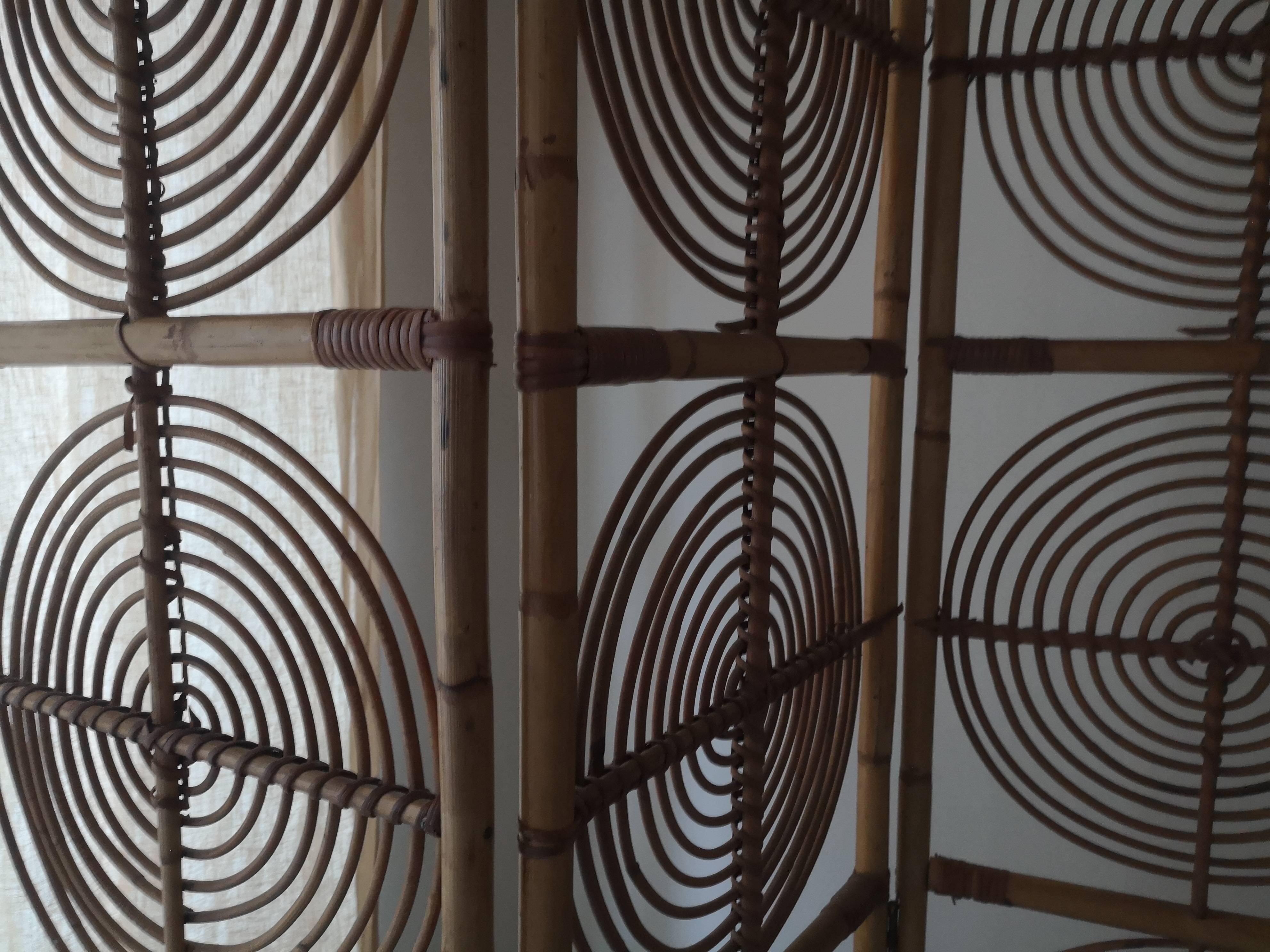 Peacock screen in rattan and bamboo