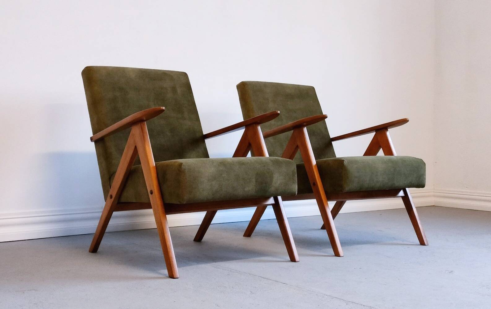 Mid Century Easy Chair Model B - 310 Var in Forest Green Velvet