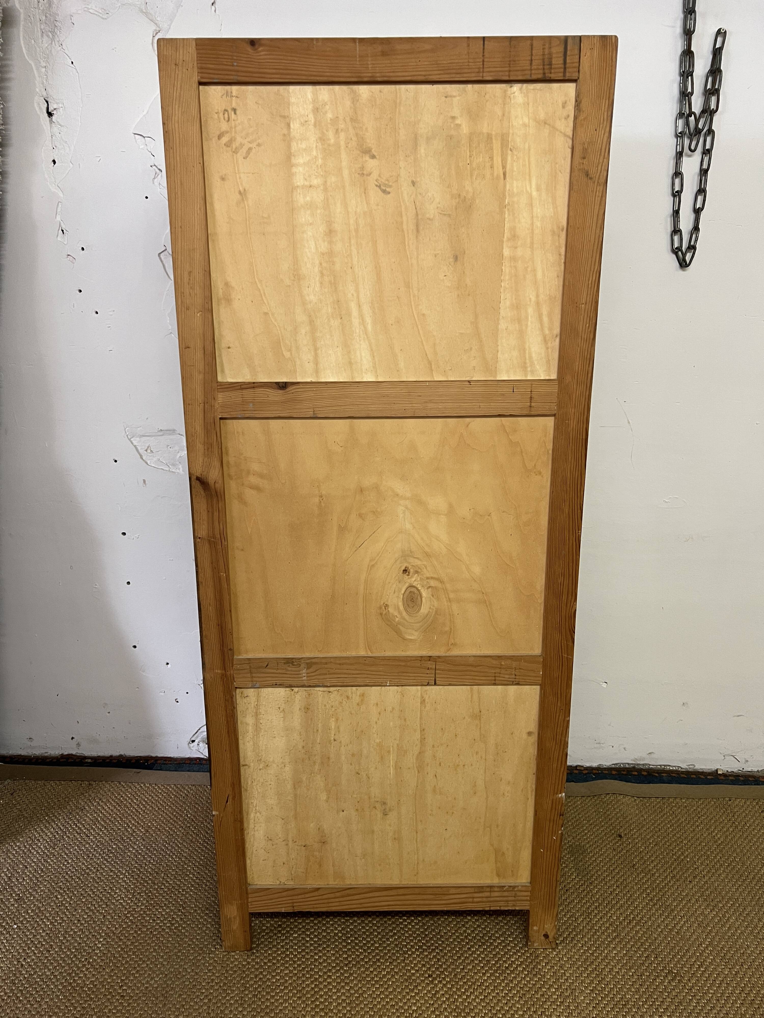 Armoire parisienne en bois vintage