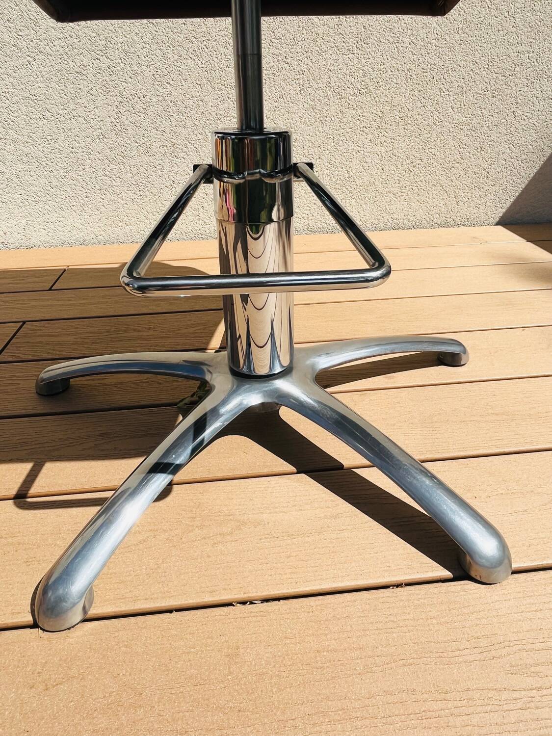 Barber & hairdresser chair