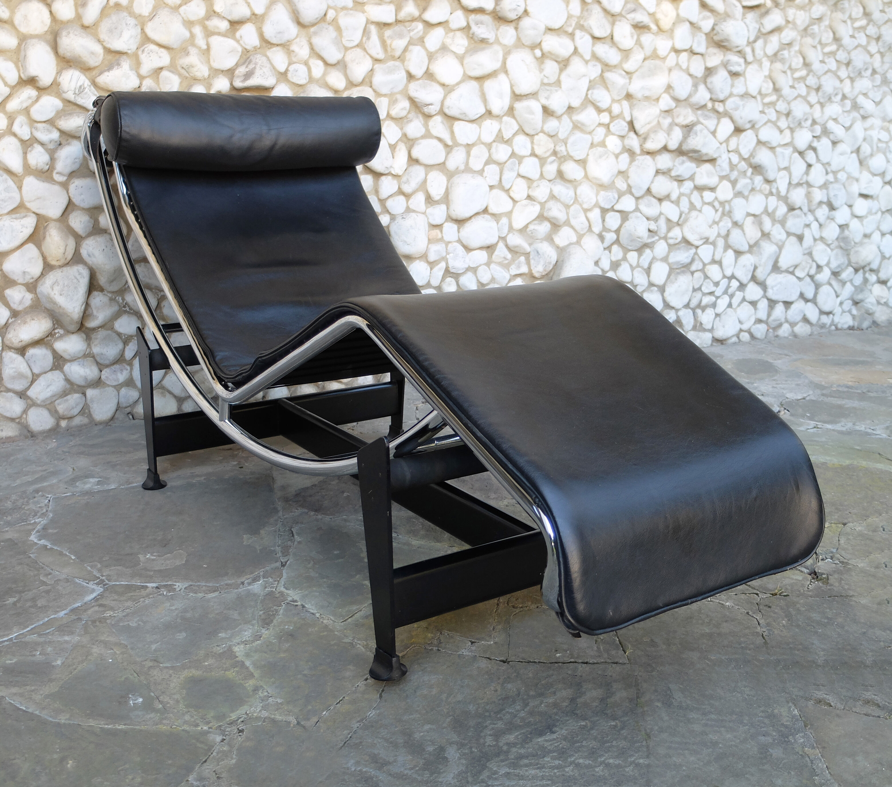 Chaise-longue LC4 par Le Corbusier Perriand Jeanneret pour Cassina
