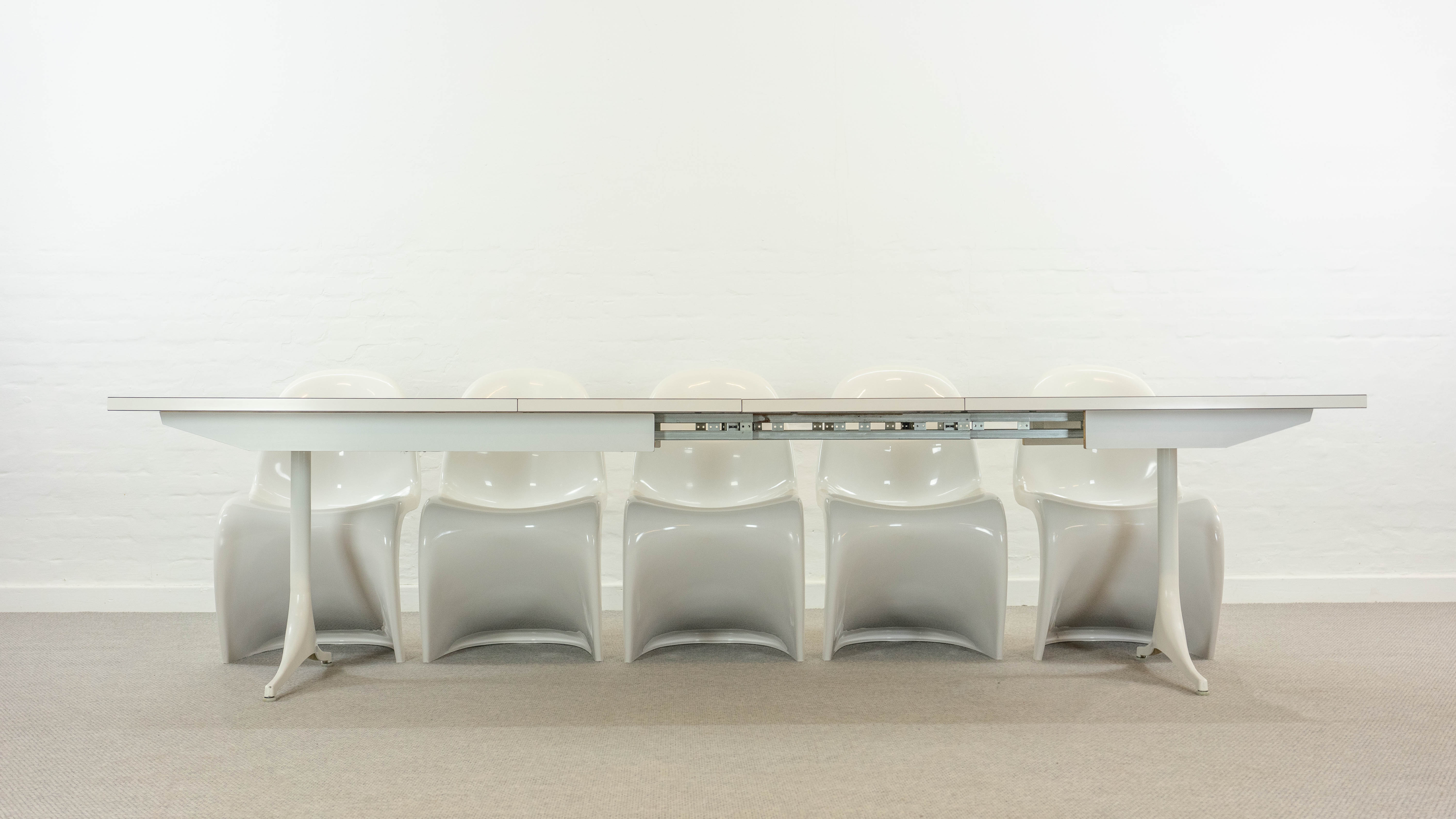 Extendable pedestal dining table by George Nelson for Herman Miller