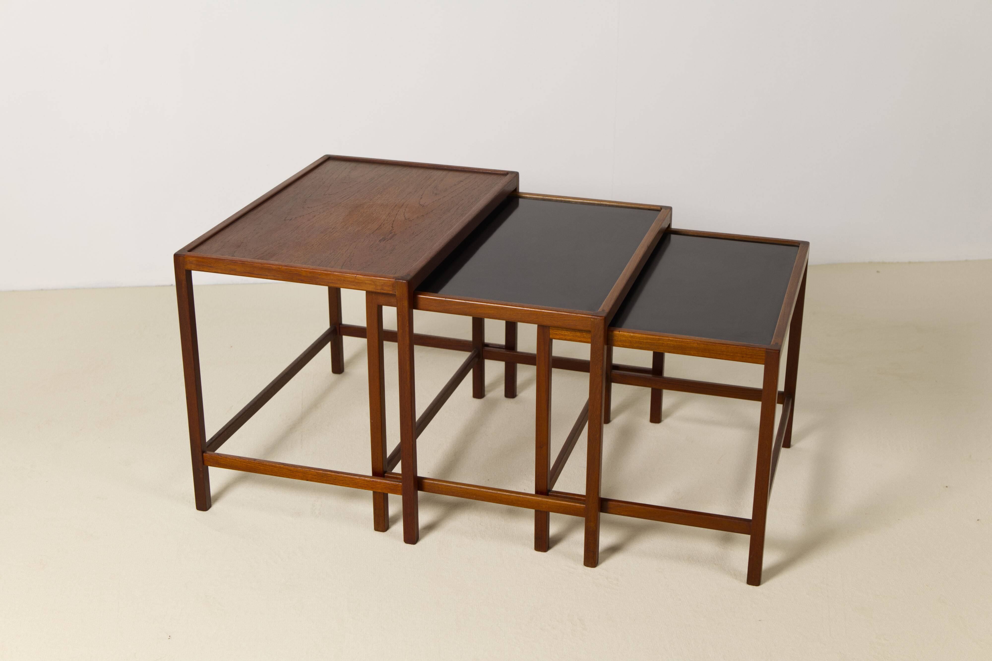 Ensemble de tables gigognes en teck de Kurt Østervig, Danemark, années 1960